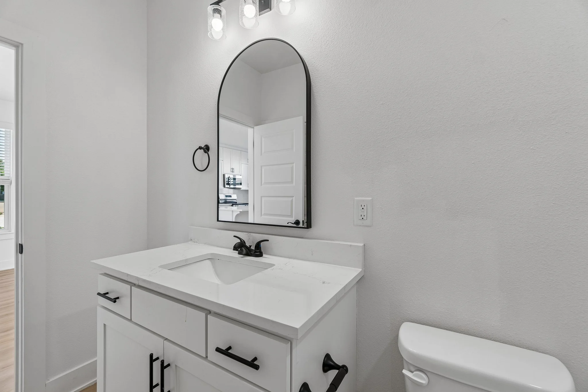 41-web-or-mls-718 E 5th Ave_041.jpg