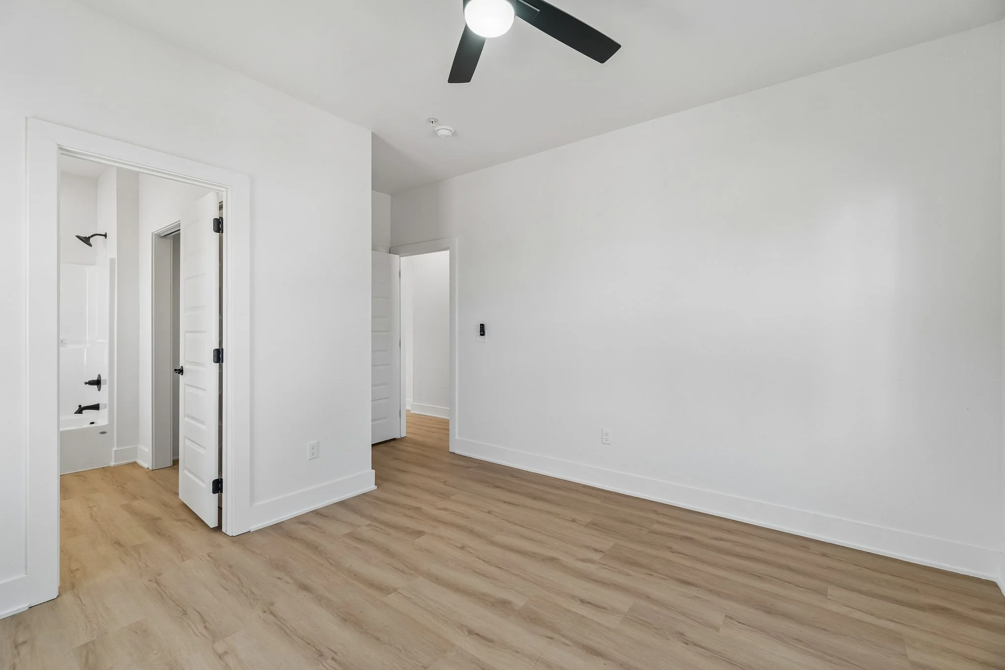 27-web-or-mls-718 E 5th Ave_027.jpg