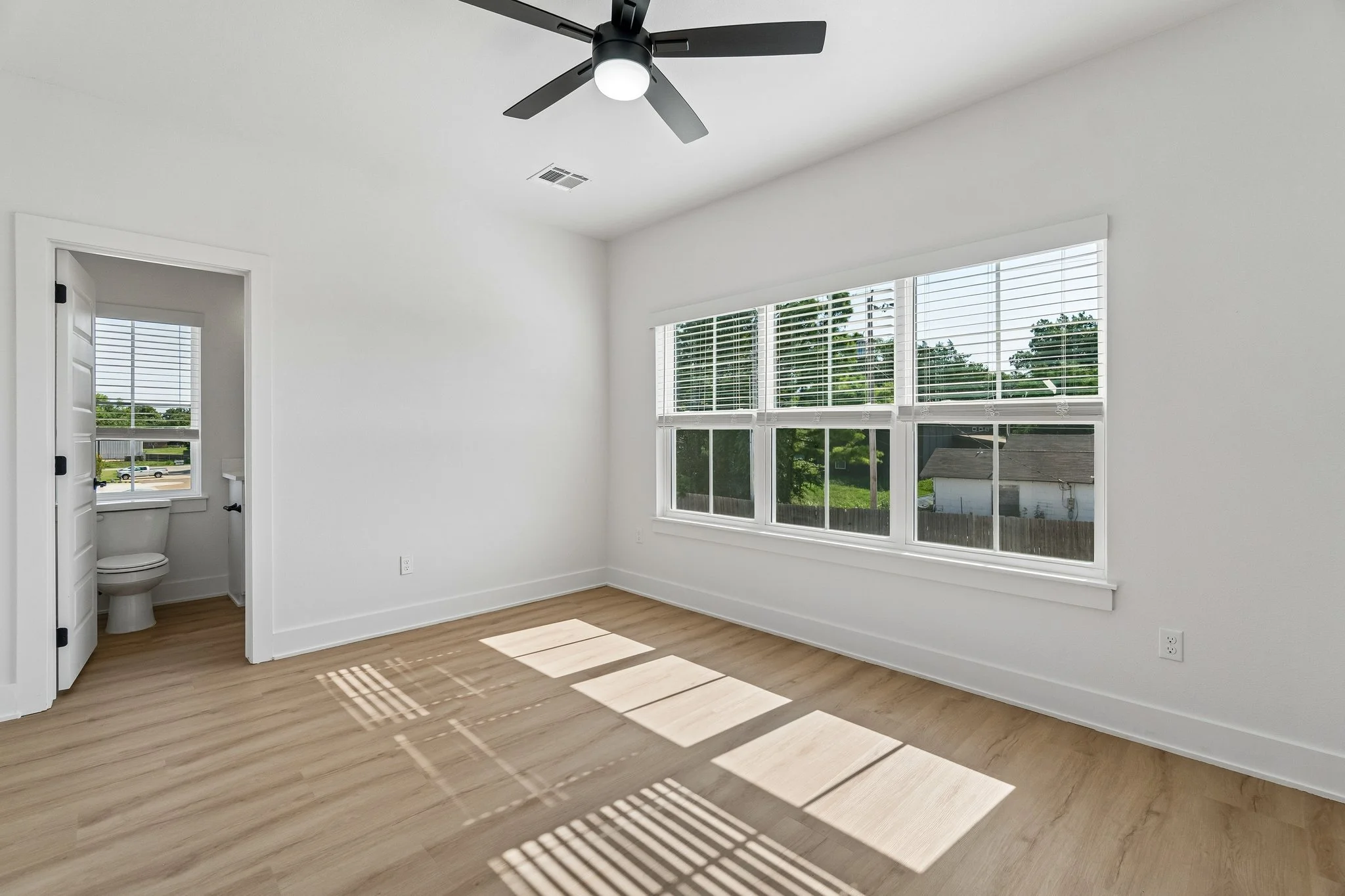 42-web-or-mls-718 E 5th Ave_042.jpg