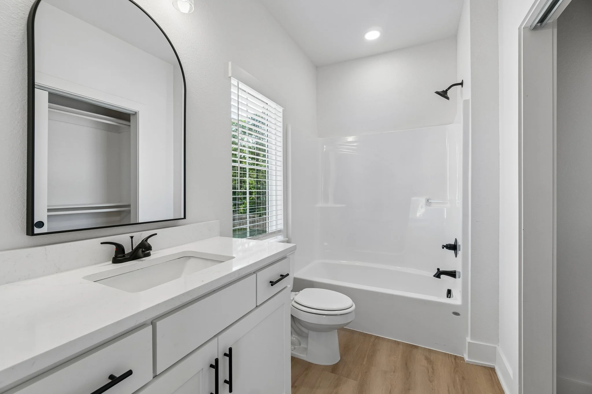 29-web-or-mls-718 E 5th Ave_029.jpg