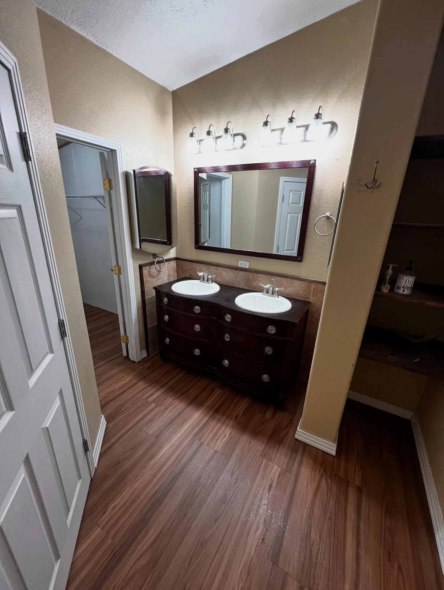 Some new floors and a fresh coat of paint to get this home in the eastern plains of Colorado ready to sell. #restoration #construction #generalcontractor #coloradoconsyruction #colorado #kitchenremodel #handyman #denvermetro #flooring #tiling