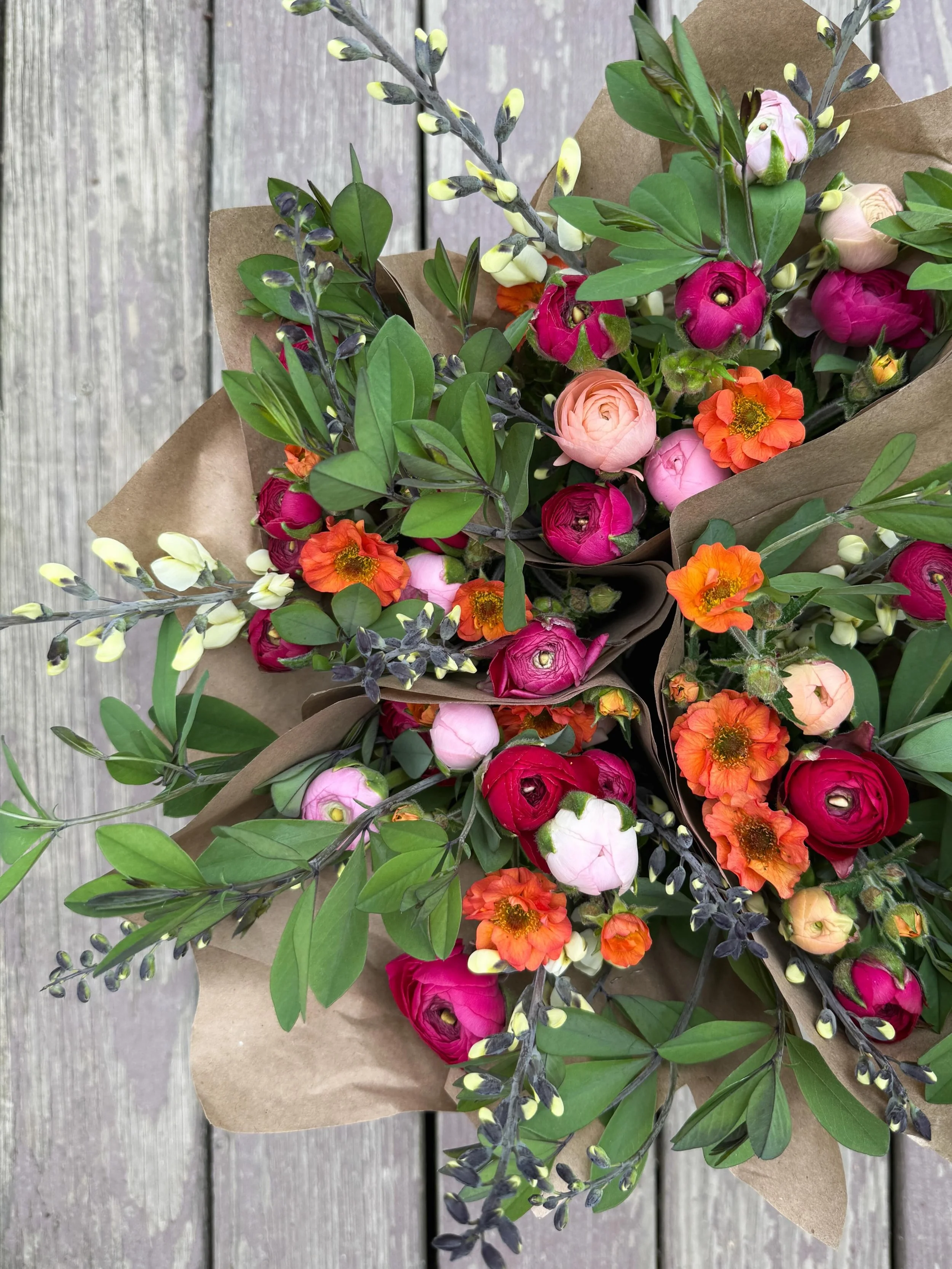 Double tap if your love language is flowers 💛 

All of these bouquets will be available at the @oronofarmersmarket tomorrow&hellip; rain or shine! We will also have loads of straight bunches of both ranunculus &amp; anemones, as well as springy bud 