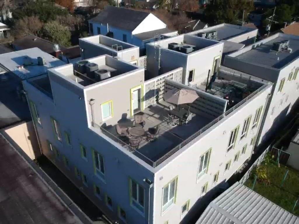 8220_Maple_roof_deck2.jpeg