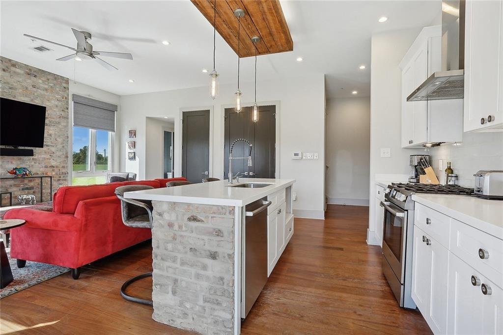8220_Maple_Kitchen2.jpeg