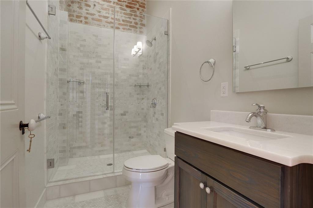 735-7_Dumaine_second_bath.jpeg