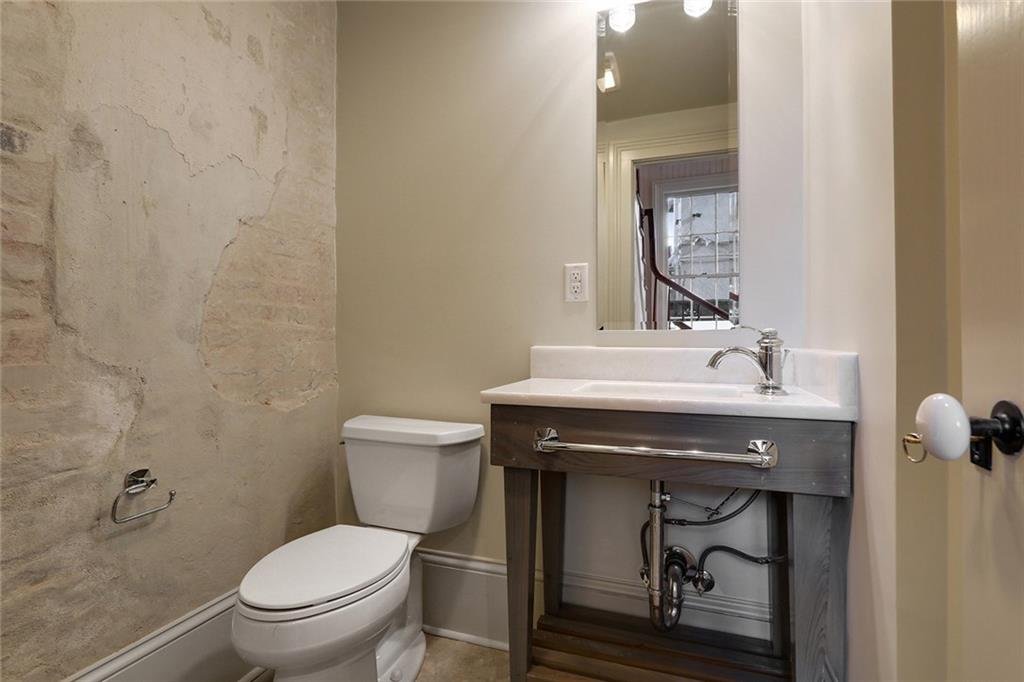 735-7_Dumaine_half_bath.jpeg