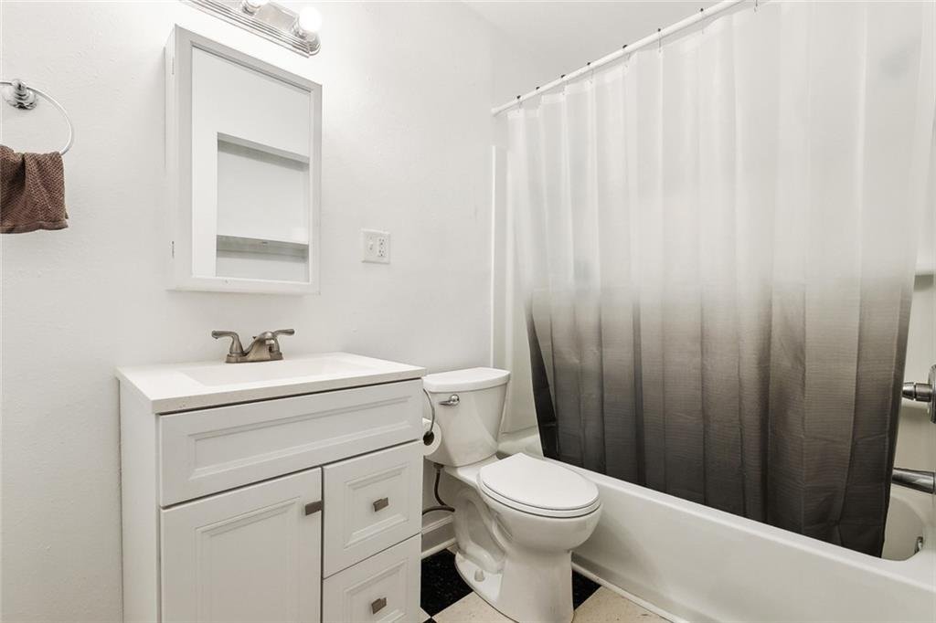 900_N_Dorgenois_bathroom.jpeg