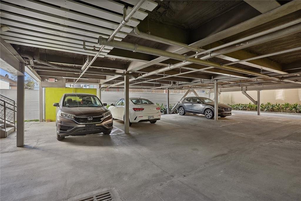 8220_Maple_parking.jpeg