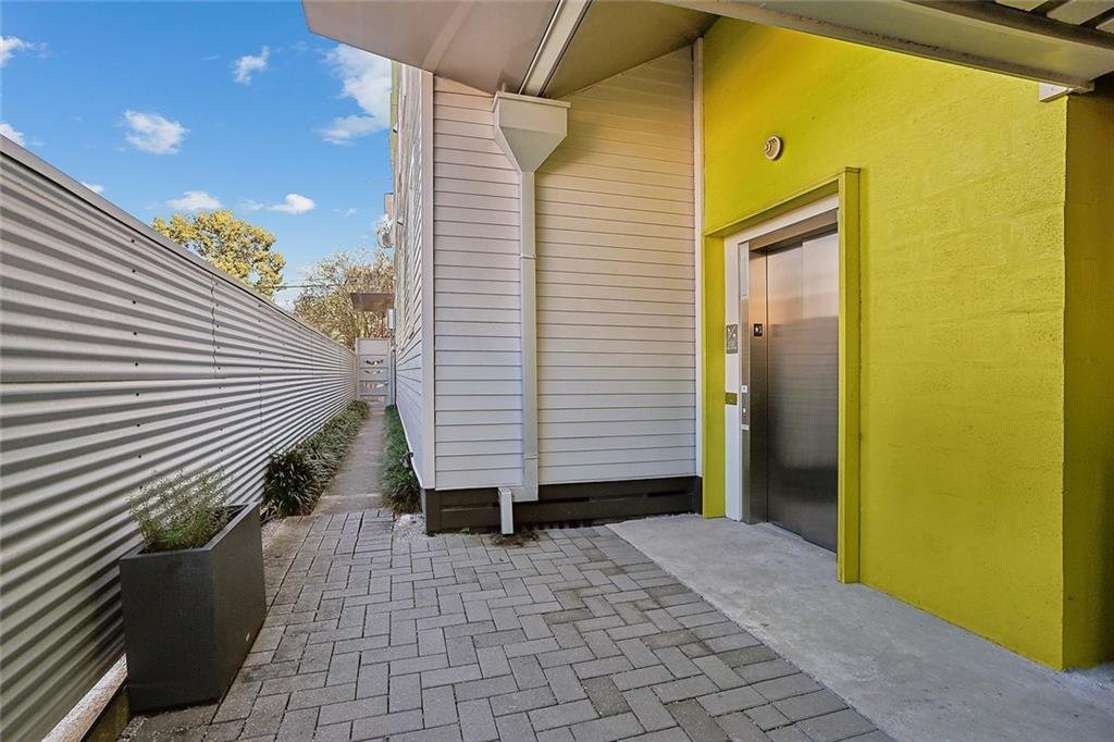 8220_Maple_Alley_entrance.jpeg