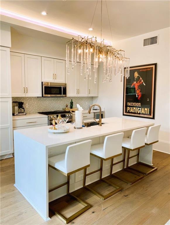 731_St_Charles_Kitchen.jpeg