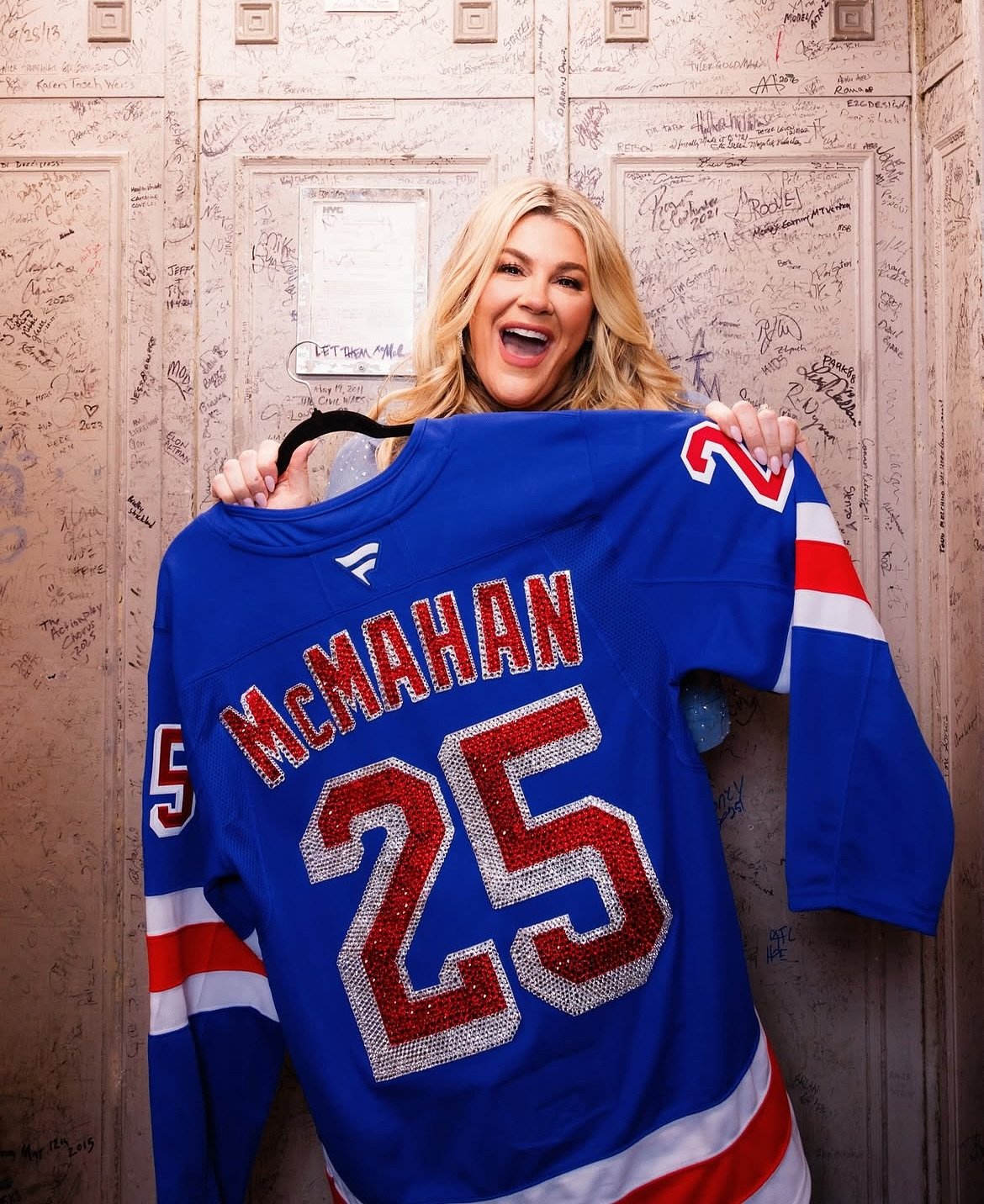 Custom rhinestone @nyrangers jersey for the fabulous and hilarious @heatherkmcmahan! Will never be able to tell you enough happy the first photo makes me 🥹 
&bull;
&bull;
&bull;
&bull;
&bull;
Custom rhinestone jersey, nyc rhinestone artist, Heather 