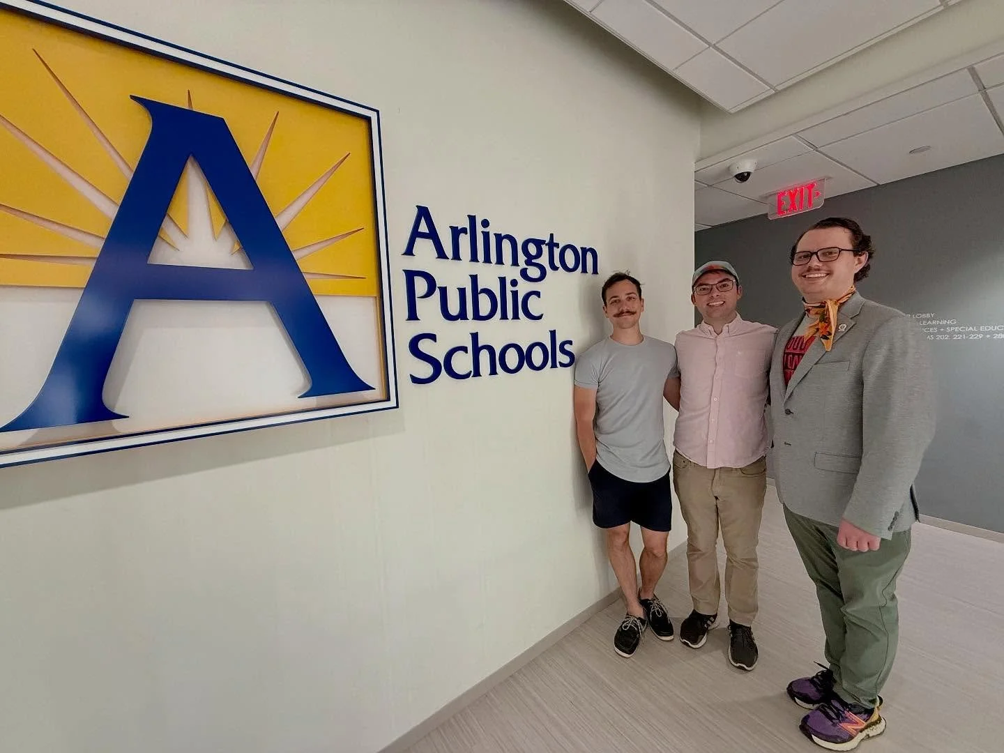 Equality Arlington joined a long line of students, parents, and community members speaking out in support of transgender students in Arlington Public Schools! The sentiment was unanimous—APS MUST NOT COMPLY with the Trump administration’s