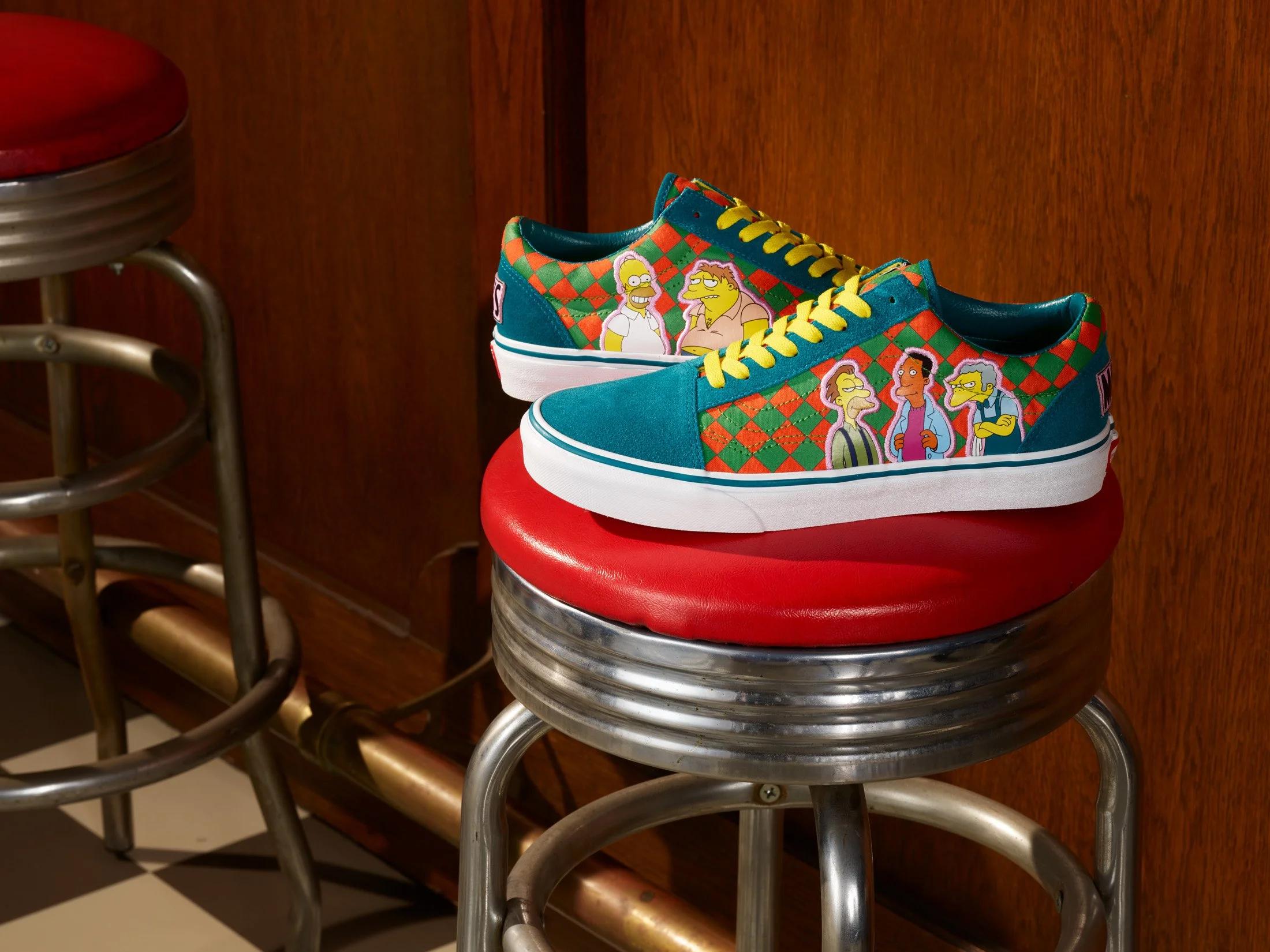 FA20_Lifestyle_VN0A4BV521L_VansXTheSimpsons_OldSkool_MoeS_Elevated_0330.jpg
