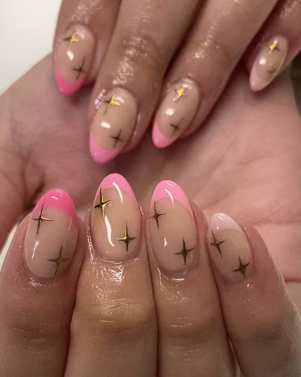 One of my new year resolutions was to be better at social media 🤦&zwj;♀️ I&rsquo;m trying 🤦&zwj;♀️😂 Pink French tips with gold chrome stars ✨ 

#almond #acrylicnails #nailart #almondnails #nailart #chrome #nails #cardiffsalon #caerau #smallbusines