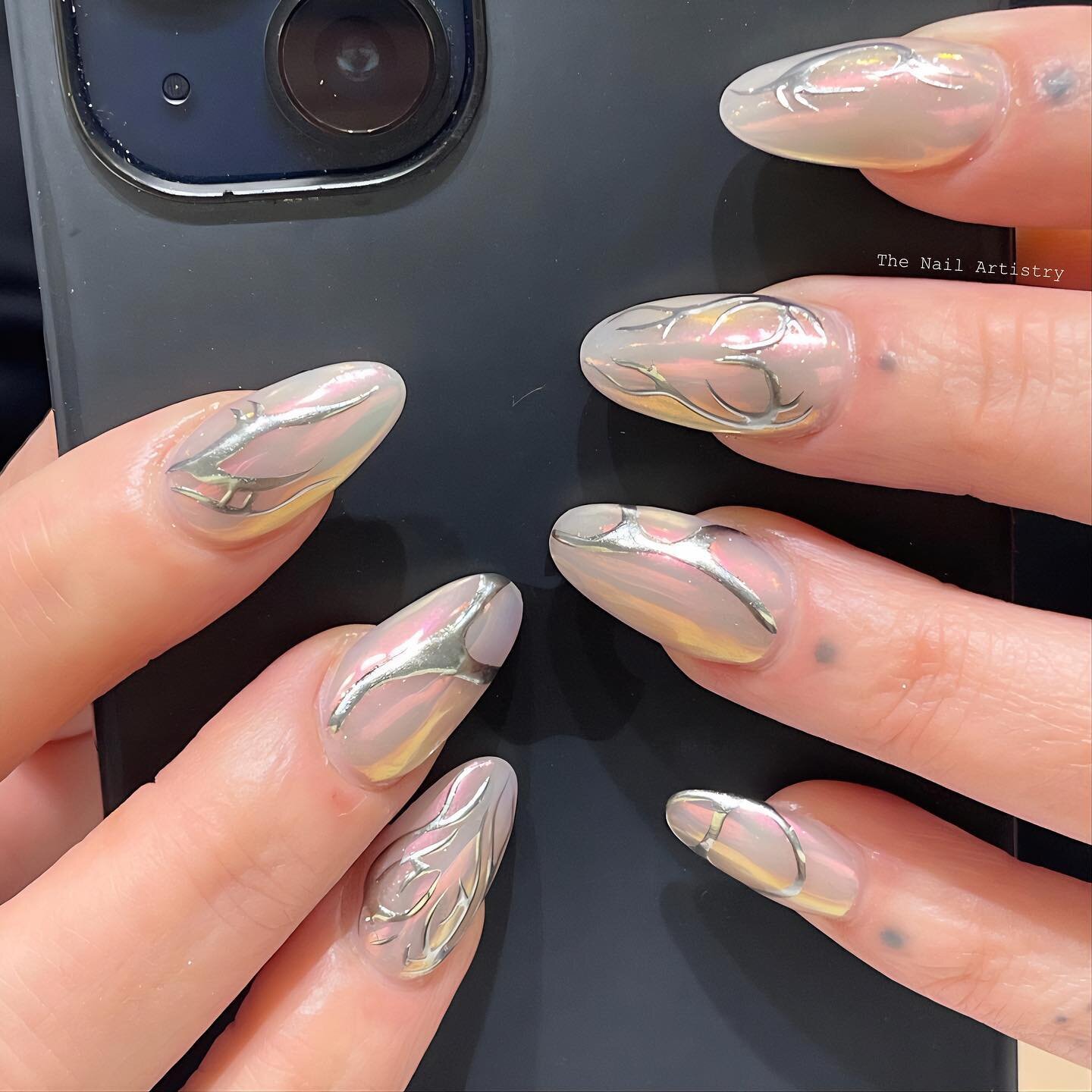 Aura Chrome x Metallic Arts ⛓️🫧

Drop A Heart or Comment below to let us know if you love this set ✨💫

📲 Walk-in and Appointments are welcome
☎️ Call us 020 7018 6636 for any enquiries 
📍5 Minutes from Covent Gardens or Leicester Square Station
.