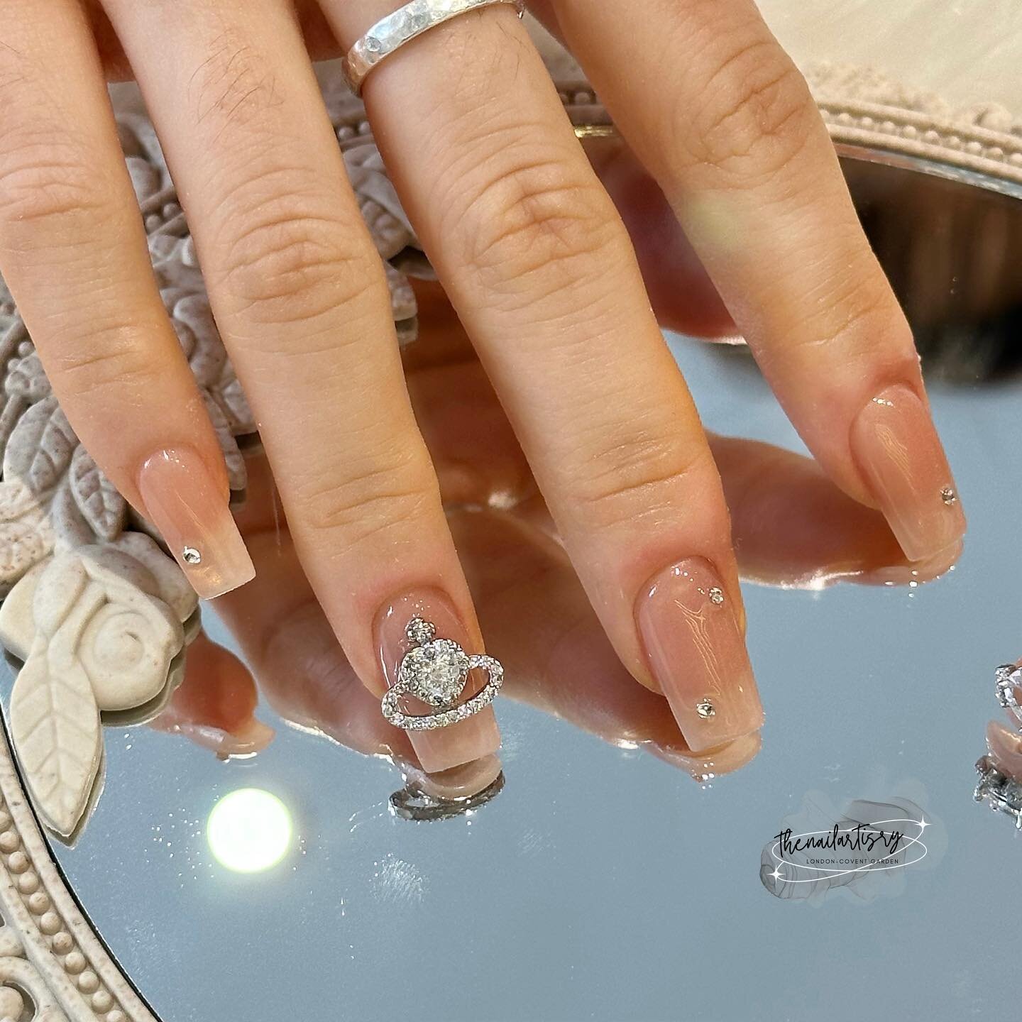 𐐪𐑂 ♡ 𐐪𐑂 real life pretty , pretty in real life 𐐪𐑂 ♡ 𐐪𐑂 

💟 If you are looking for a sign to get your nails charms, here it is ✨ we have the cutest charms in London 🫶🏻

📲 To book: please select the treatments that you love &amp; request fo