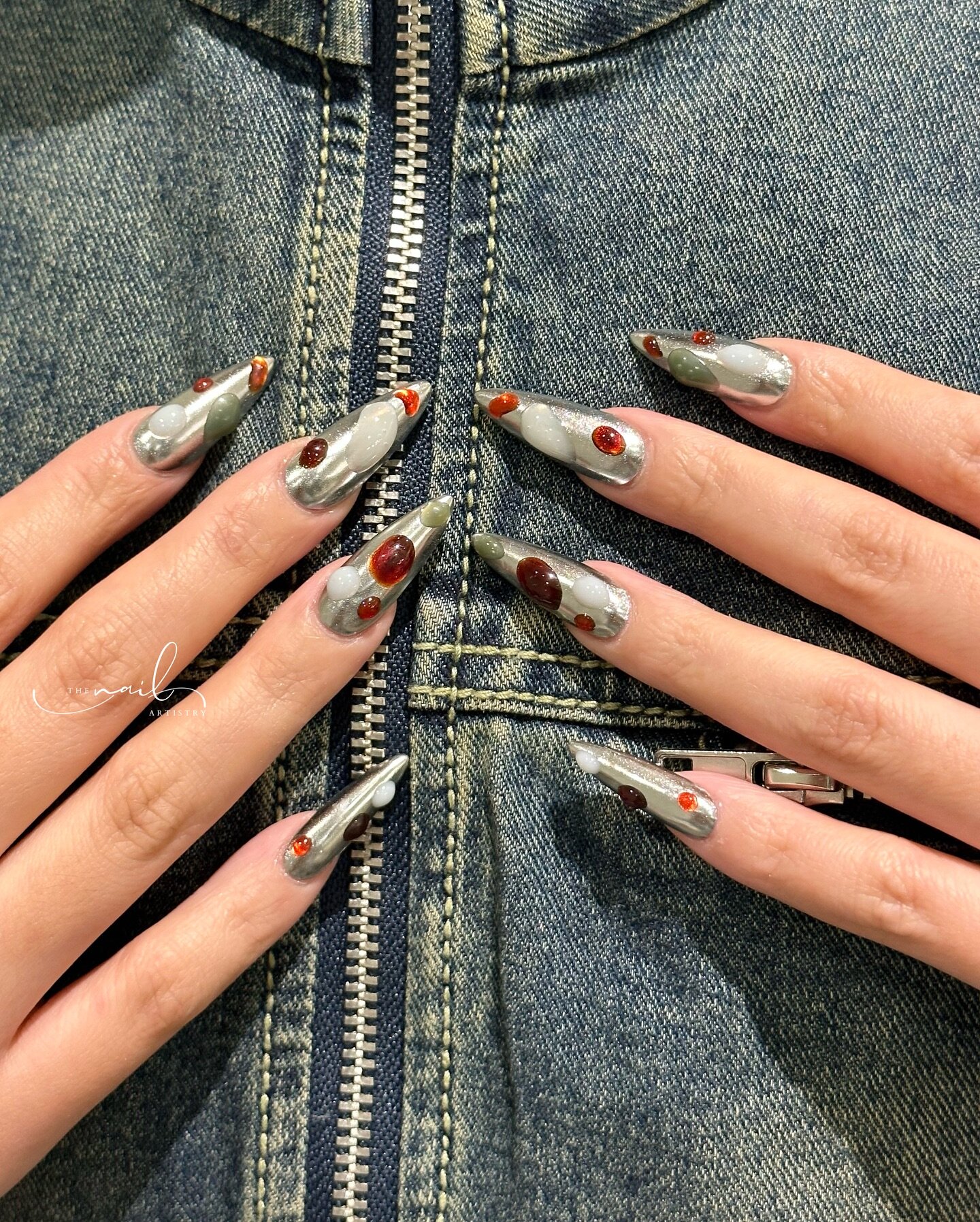 Silver Chrome with 3D Jelly Blobs 🖇️🎧🫠

🥰 When you nails are matching with your outfit ❤️&zwj;🔥😌 Who else feeling great after have your nails done? 💅🏻
📲 Book with us via link in bio / Walk-in welcomes 
☎️ 020 7018 6636 
.
.
.
.
.
.
#nails #n