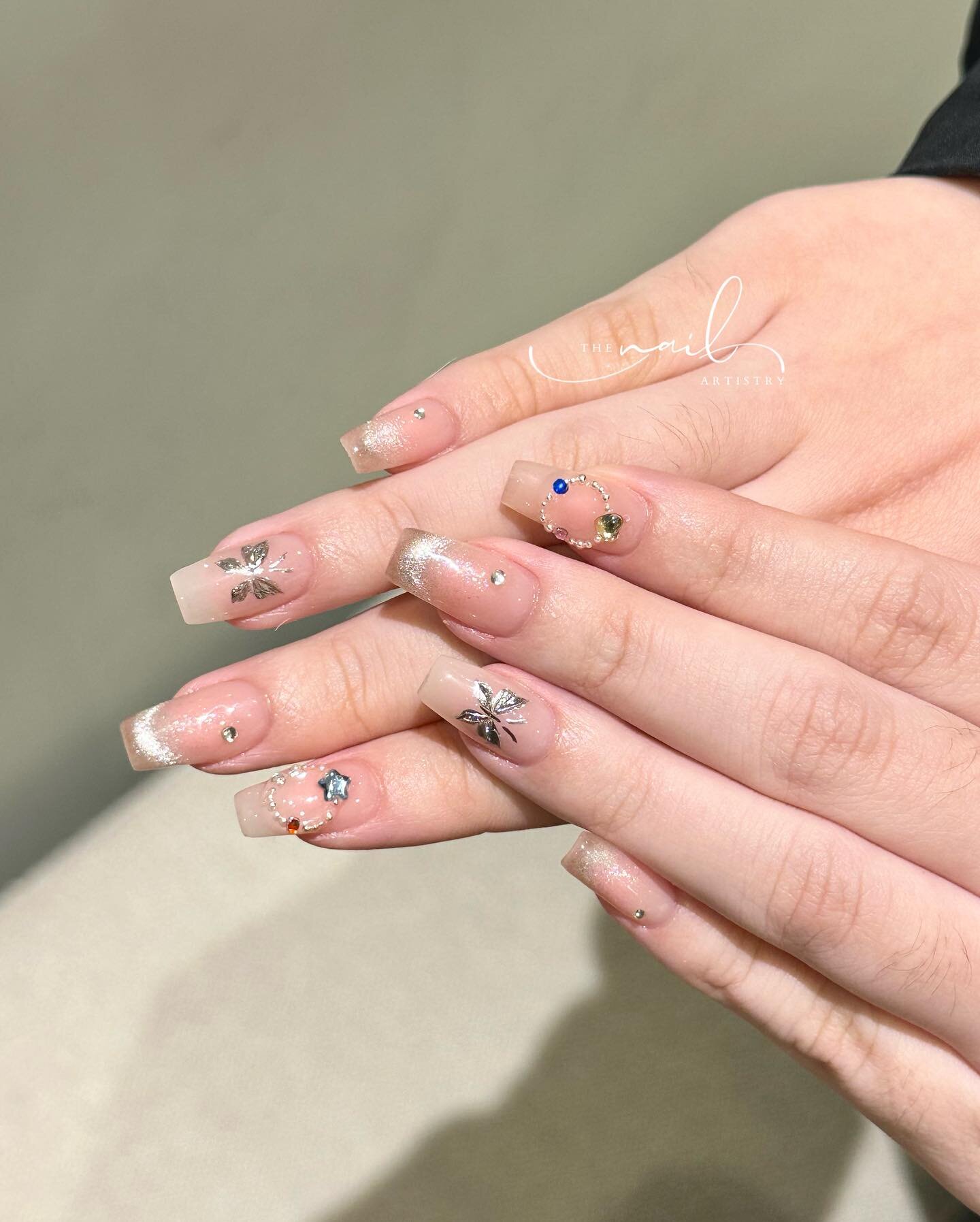 Every girl needs to do ombre velvet cat eye nails once ✨🦋

💅🏻 Nails extension set with acrylic powder + ombre super shinny/reflective velvet colour + hand-painted 3D butterflies + custom gemstones ~ by Jay 
✨ We can create this style on natural na