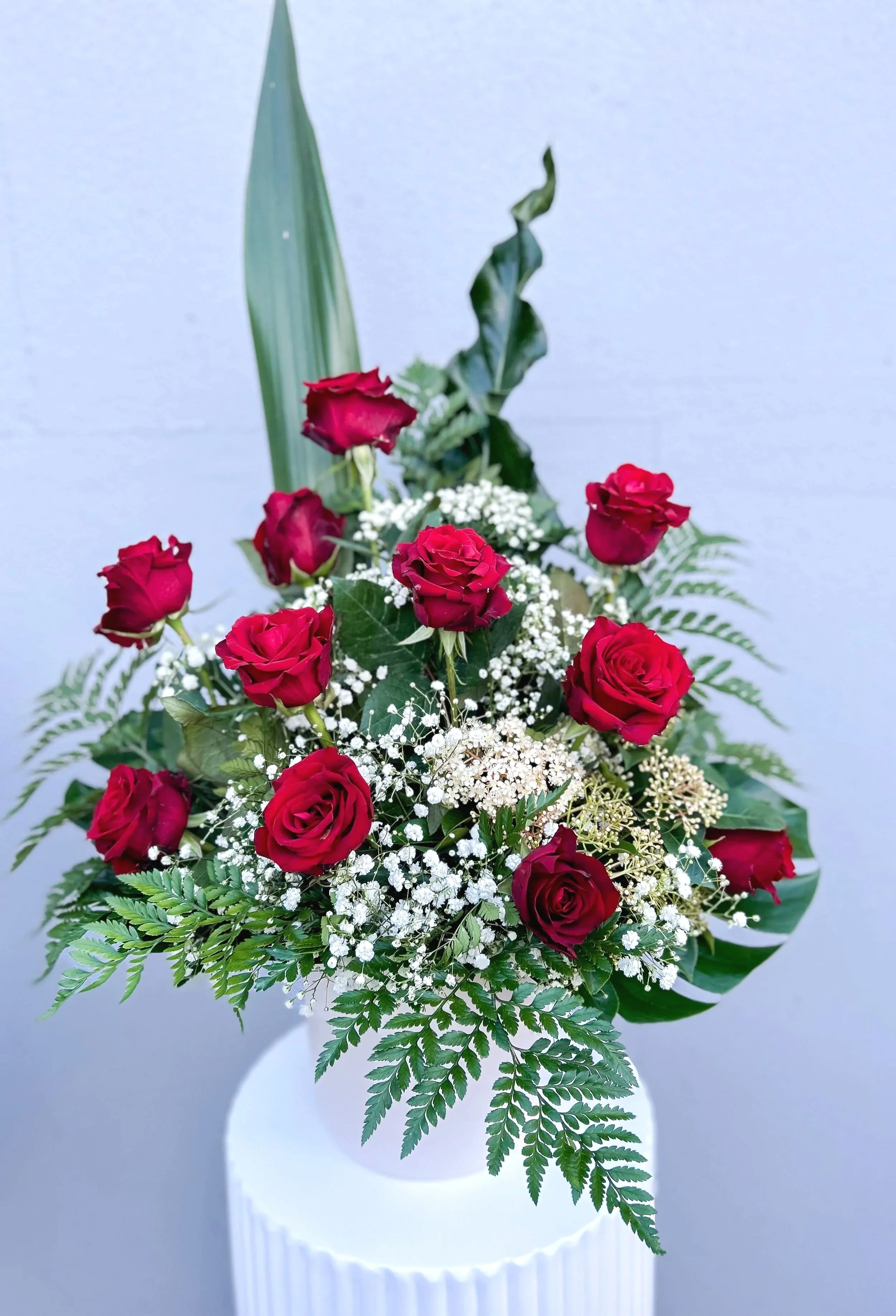 Deluxe+red+roses+in+vase+Melton+%26+Bacchus+Marsh.jpg