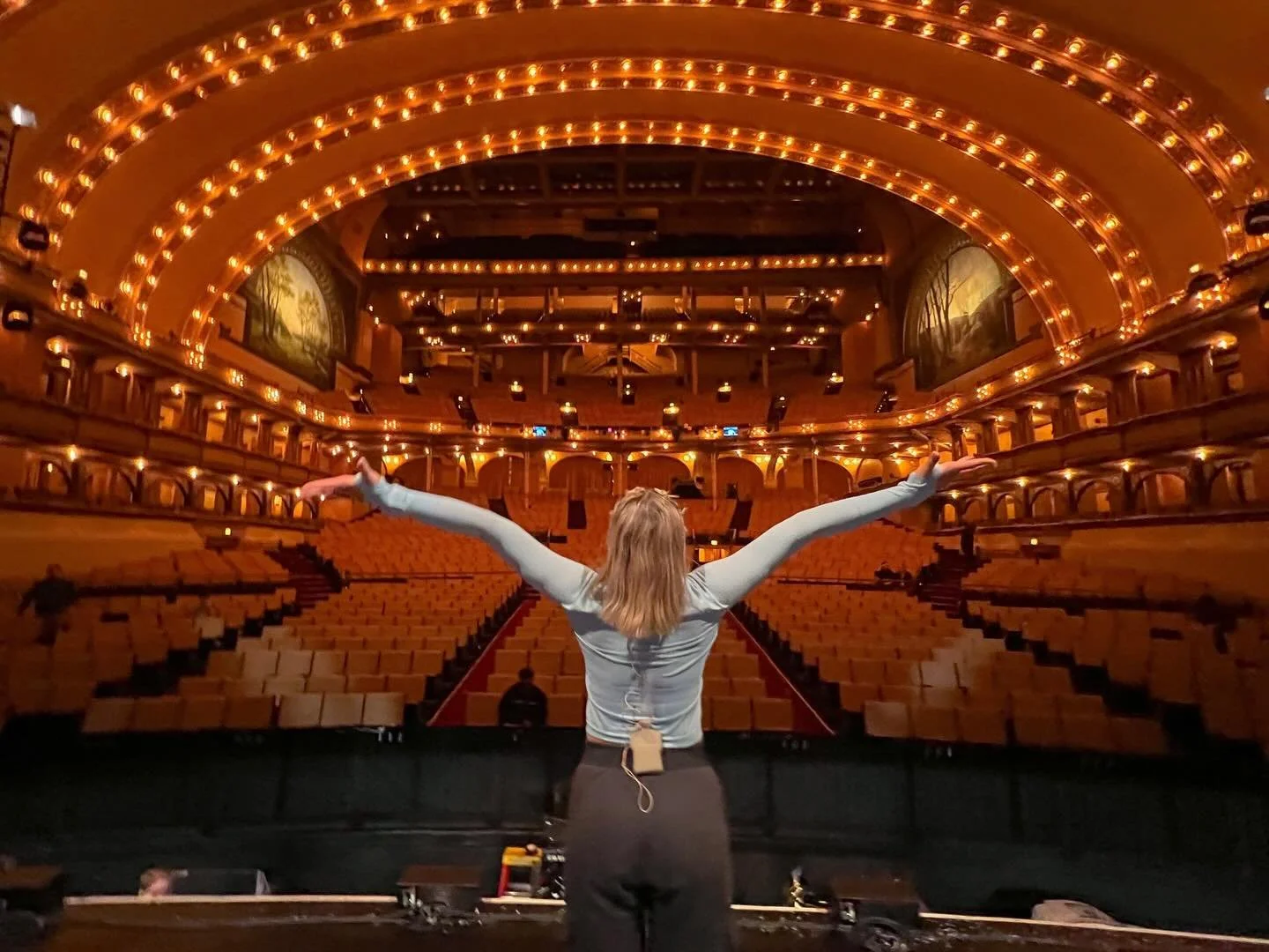 CHICAGO !! thank you for the fun &amp; festive times!🎄✨