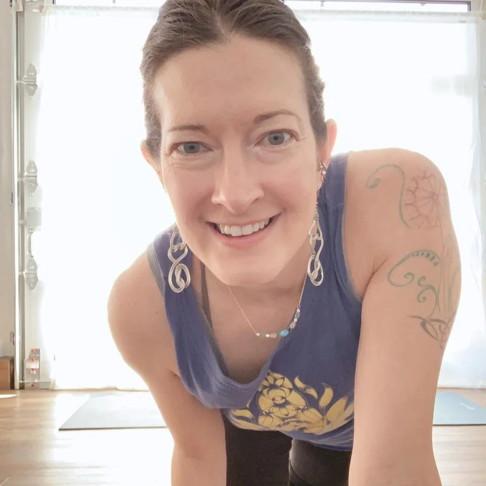 Hi, I&rsquo;m Anne.

I&rsquo;m a prenatal and postpartum yoga teacher and postpartum doula serving families throughout Boulder County.

I&rsquo;ve been practicing yoga for 25+ years and teaching for the past decade, focusing on pregnancy, postpartum 