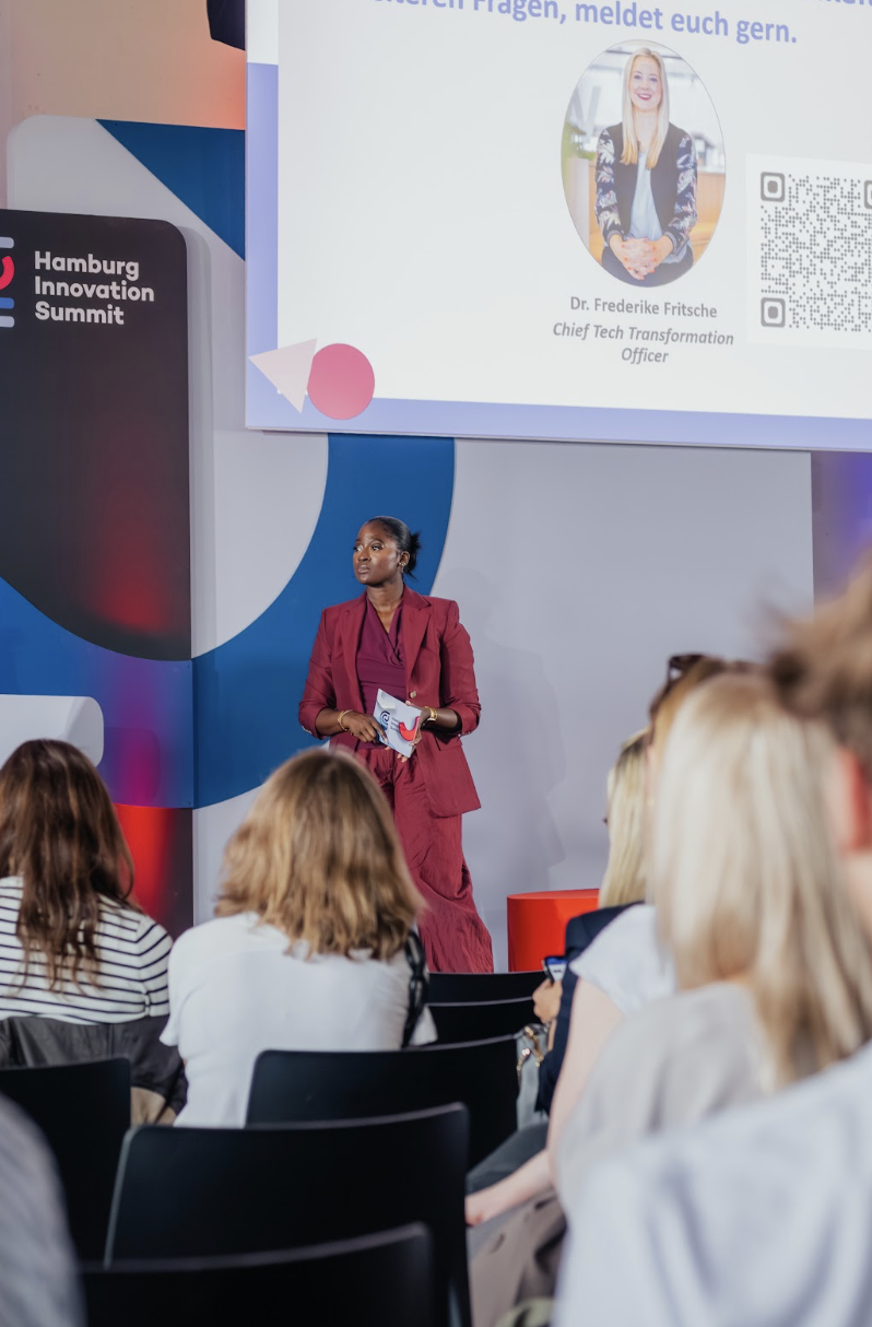 Martina Offeh, Hamburg Innovation Summit, conference host, panel moderator