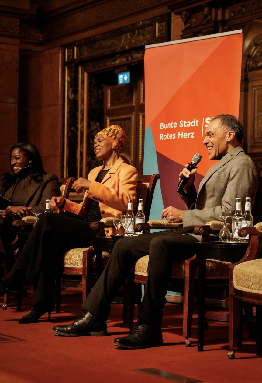 Martina Offeh, panel moderator, corporate event, Hamburg, Germany