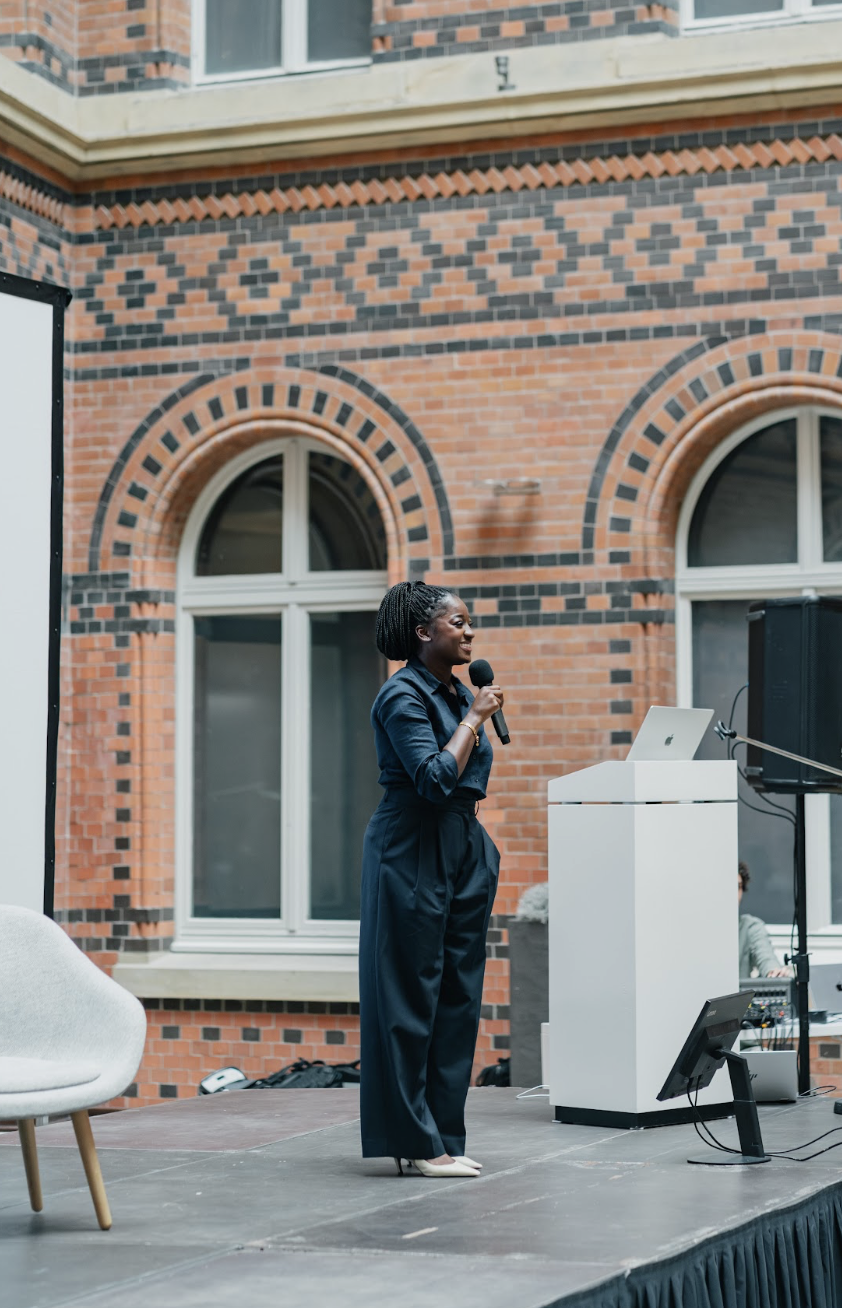 Martina Offeh, HanseMerkur Reisegipfel, event moderator, Hamburg, Germany