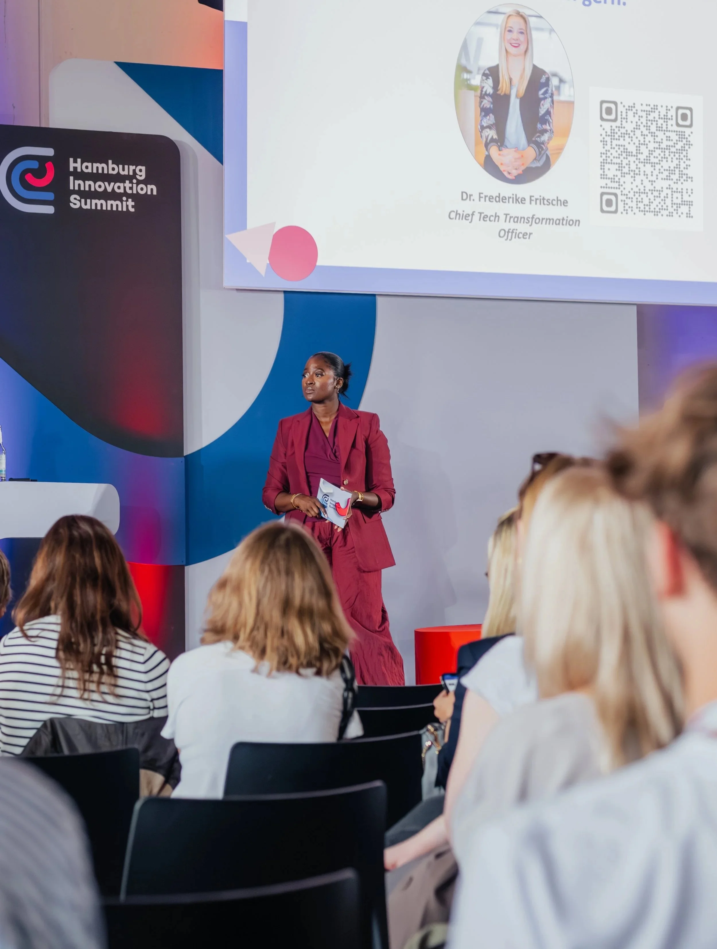 Martina Offeh, Hamburg Innovation Summit, event moderator, conference host