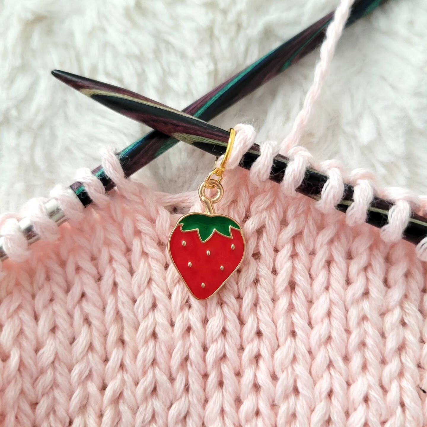 Strawberry season might be coming to an end but that doesn't mean you can't keep knitting with cute strawberry stitch markers!