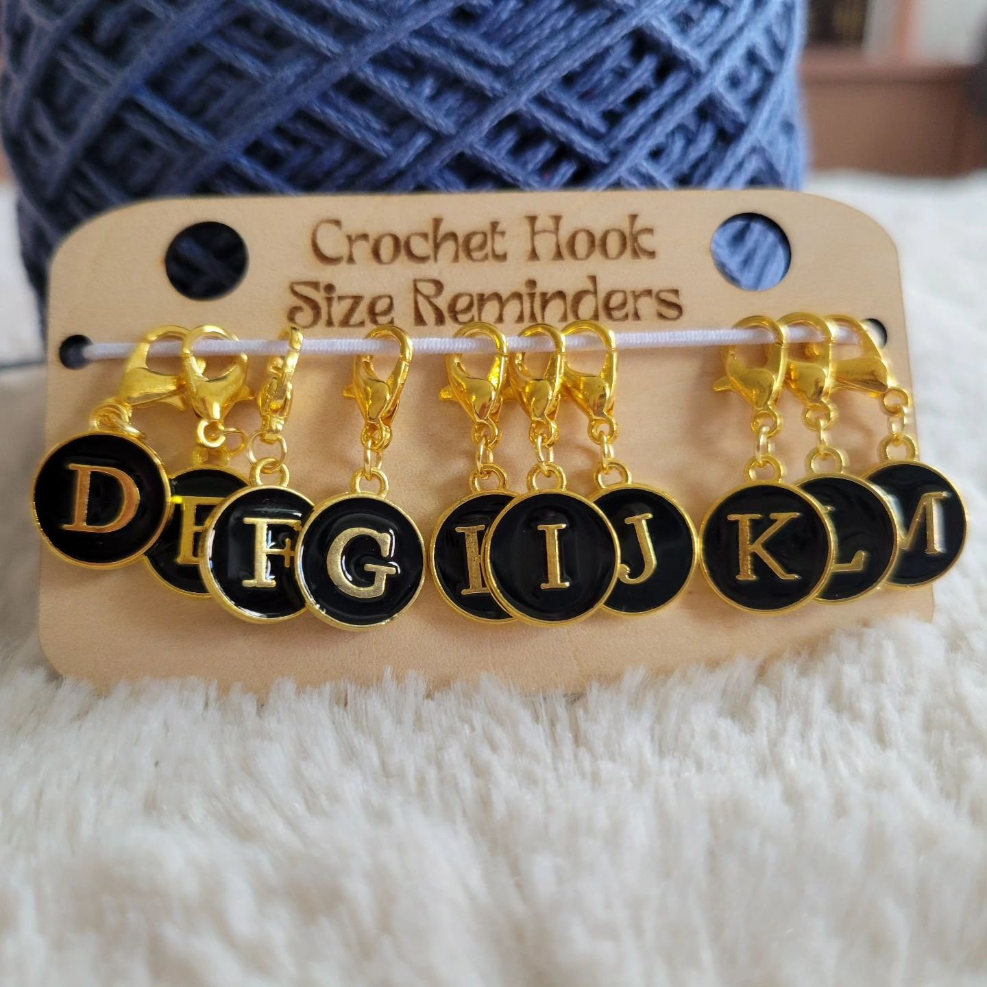 How often do you start a crochet project and put it aside, only to come back to it and not be sure what crochet hook you were using? Adding a hook size reminder to your project right when you begin ensures that you'll always know what hook you were u