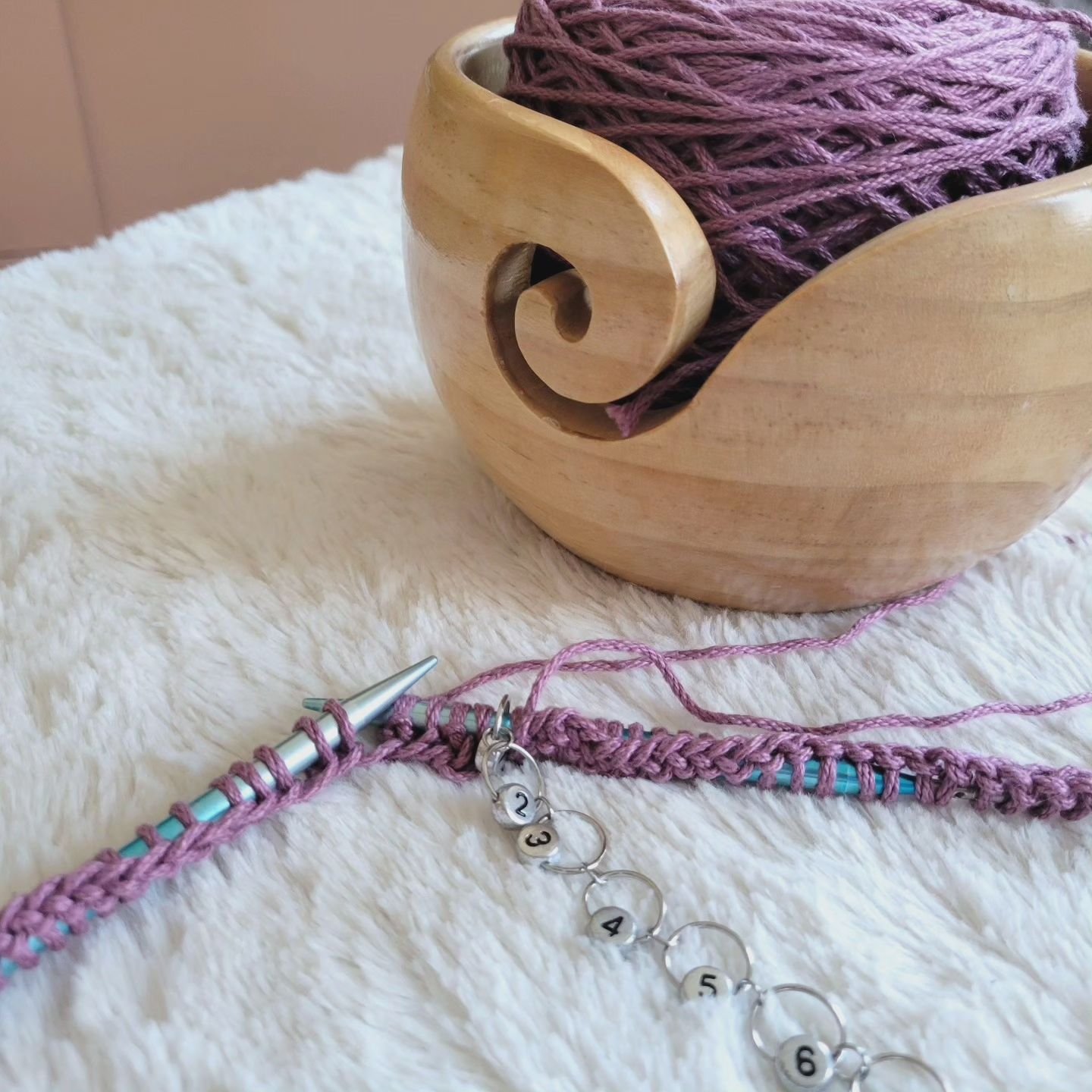 Starting row one of the Slouchy Tee knitting pattern by @saraknitsco