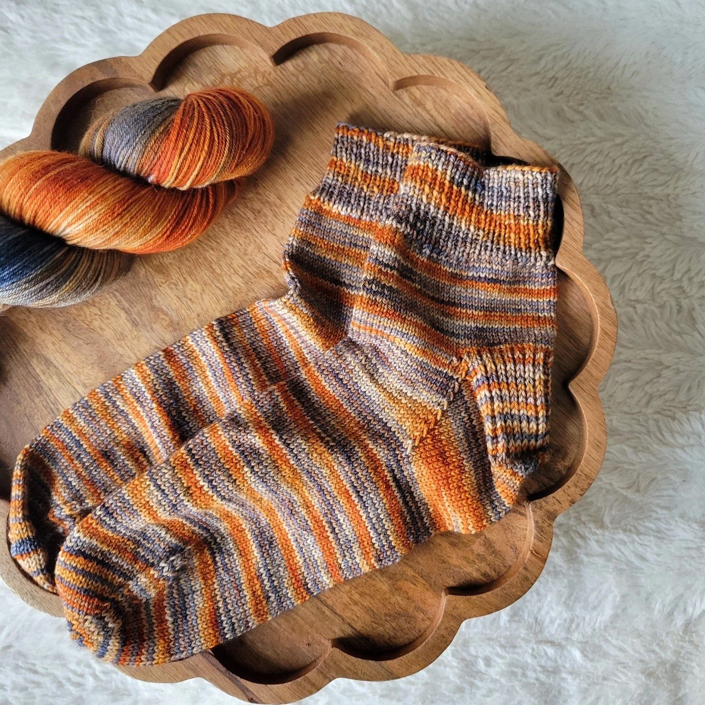 Happy socktober, everyone! These are my most recently knitted socks, using the vanilla sock knitting pattern, of course ☺️ #socktober