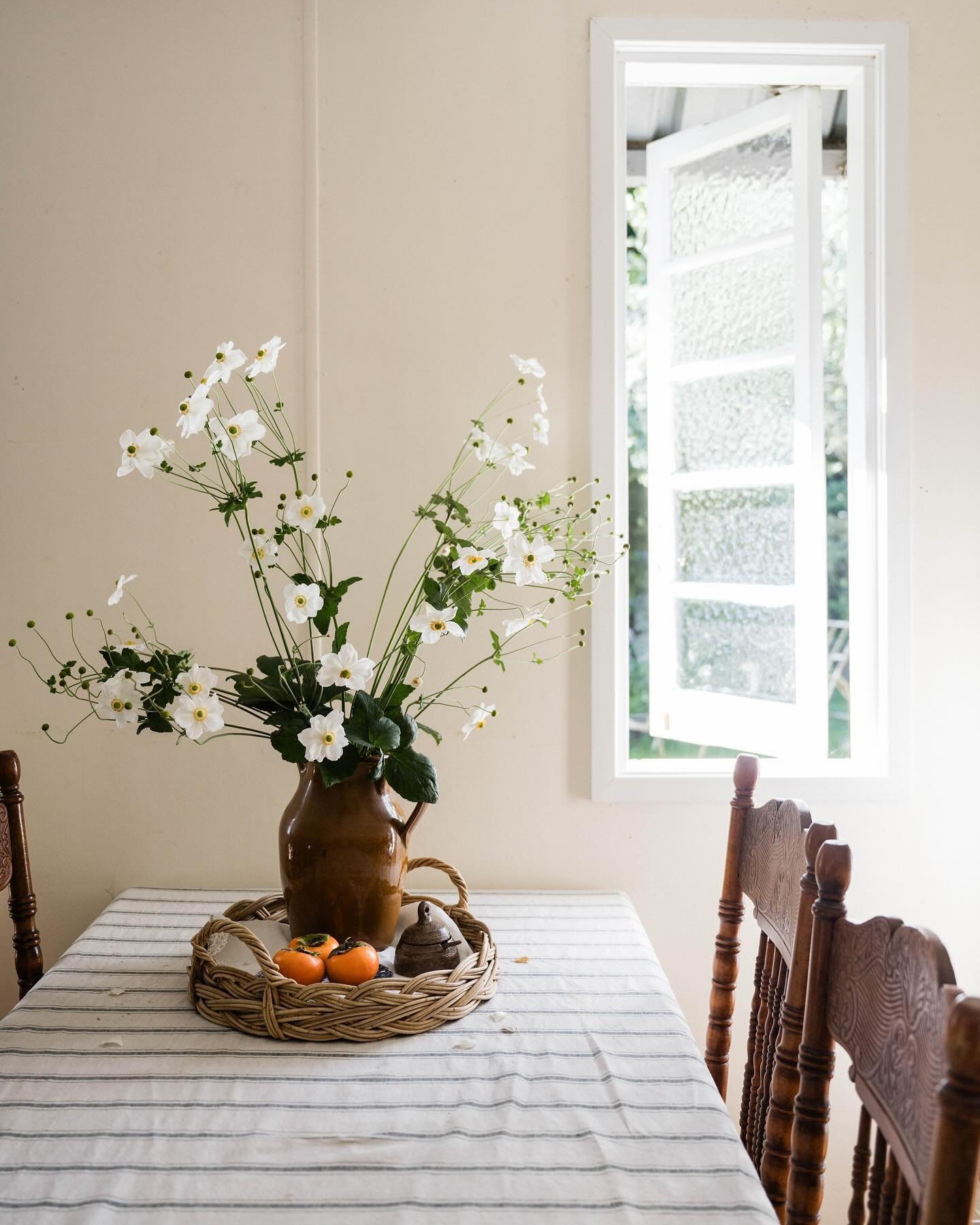 Featured here&hellip;.

✨ Windflowers rescued from my sodden garden,after yet again more rain while I was away. 

✨ A clay jug that was not cheap, but earnt its keep on a shoot during the week and now it is at home I am so so glad I bought it. 

✨ Pe