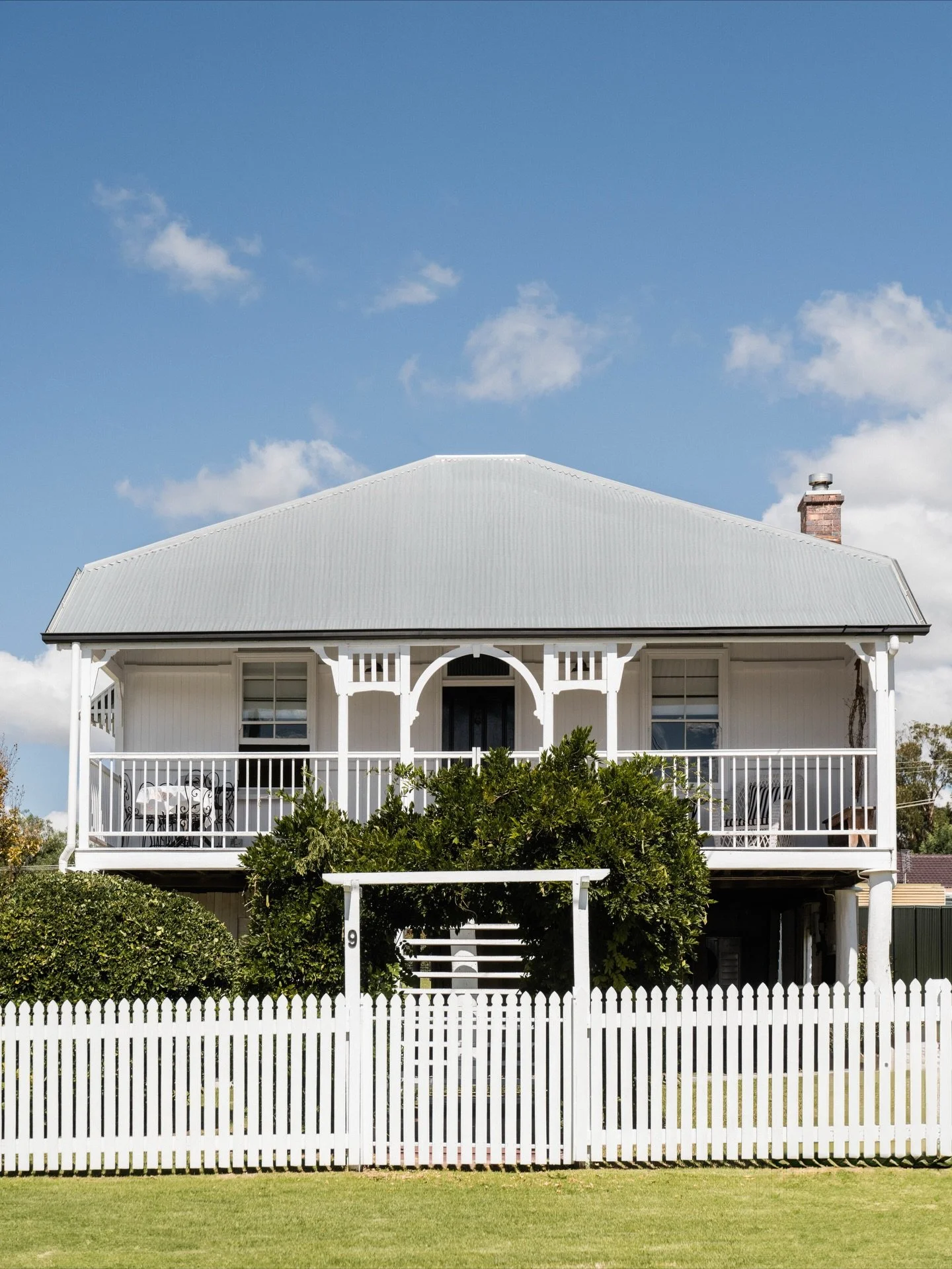 It was this brief stay in Stanthorpe at @bridge.street.cottage , in April 2024, that got my mind thinking about suburban life again. 

Life in an old house, with timber stumps and wonky floors. A street lined with houses of the same ilk and a pathway