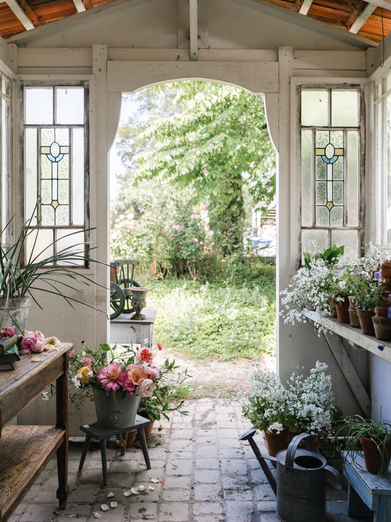 Pretending I have been to visit the Royal Chelsea flower show except it&rsquo;s just the pages of my book, The Garden Room, all photographed in Australia 🫢

Any or all of these garden rooms and vistas could have been a display at the show don&rsquo;