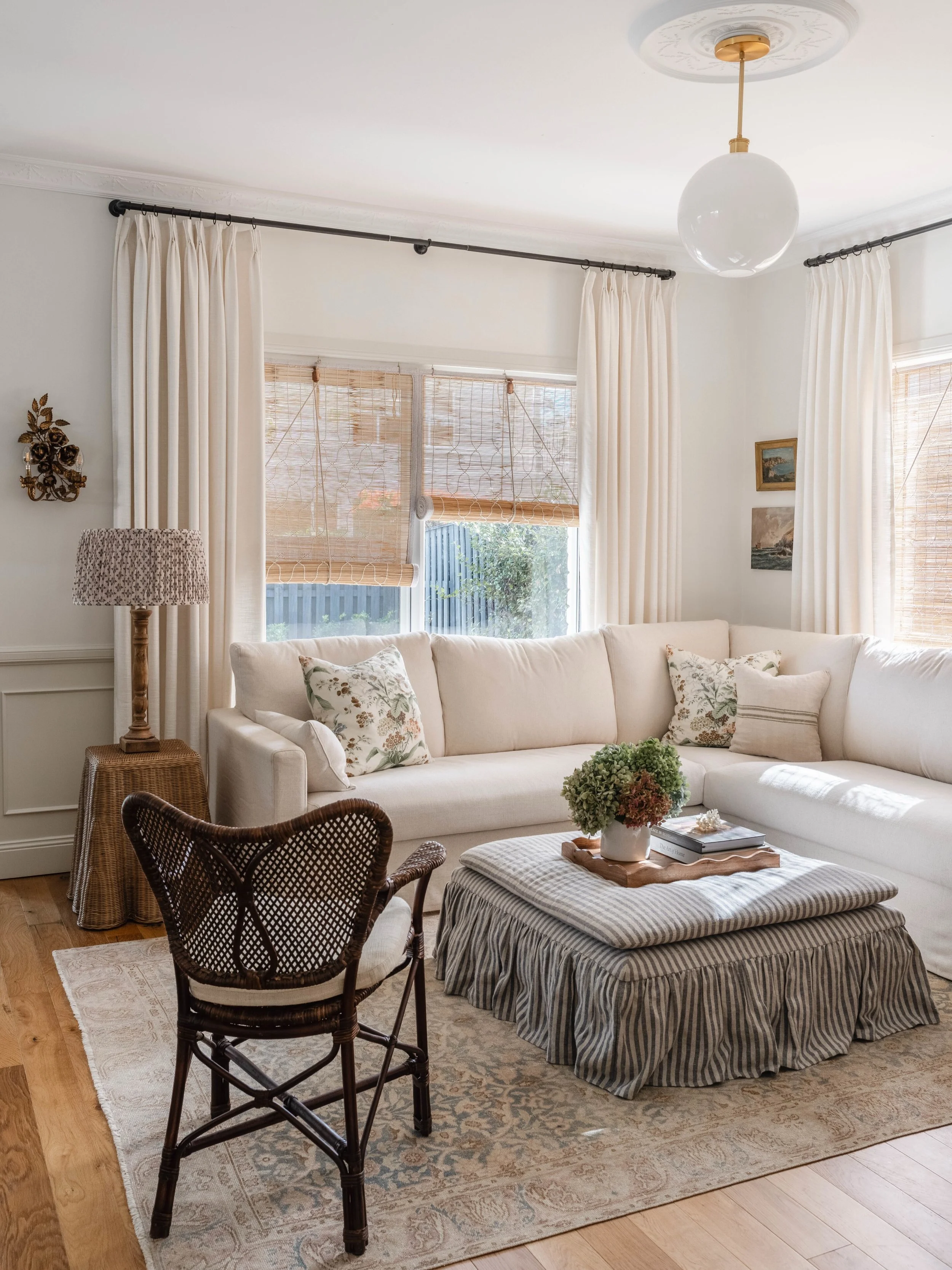 Lessons from @thetempesthouse ✨

Meg has created such a calm and welcoming home her for little family and I know so many of you love it as much as I do. 

Swipe to read the lessons we can all learn from this home that is incredibly Pinterest-worthy b