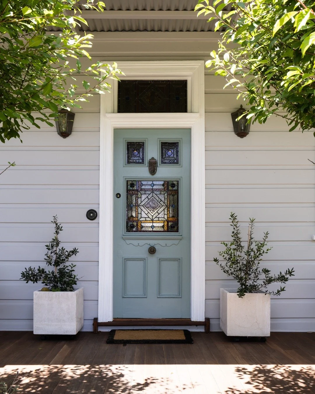 Respecting the past, refreshing the rest. 

This heritage home in Manly has wonderful history in its bones, but the whole exterior was ready for a refresh. Rather than start from scratch, we leaned into the existing architecture and let the house lea