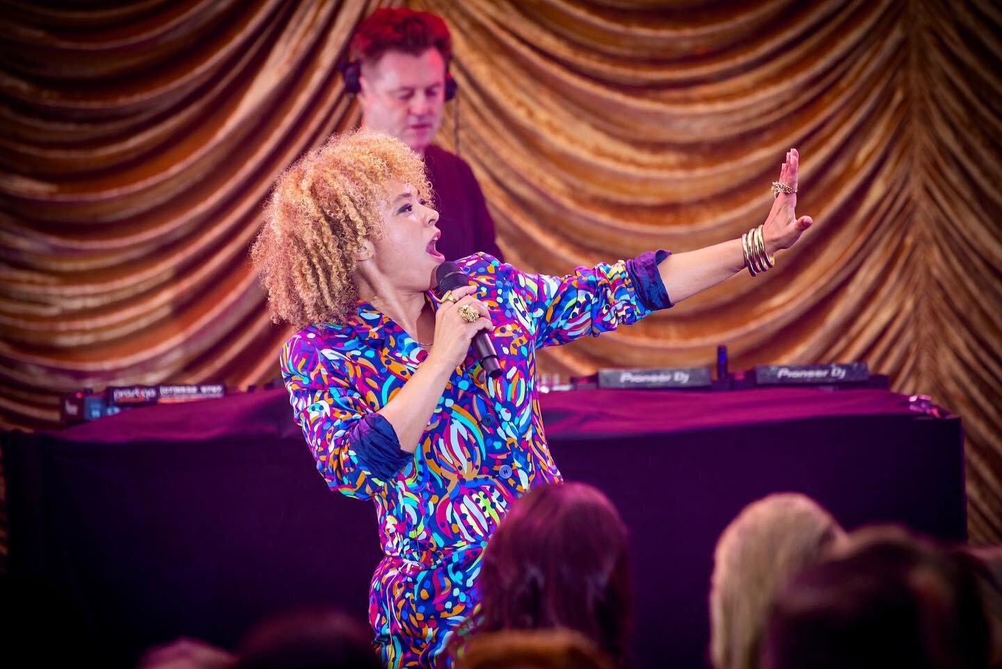 Sneaky Sound System rockin out at a corporate charity ball at The Star Gold Coast! They&rsquo;re as awesome as ever! 🎊💕🤘🏽 

&nbsp;#eventphotography&nbsp;#eventprofsau&nbsp;#events&nbsp;#goldcoastevents&nbsp;#corporateevents
#photographeratlarge&n
