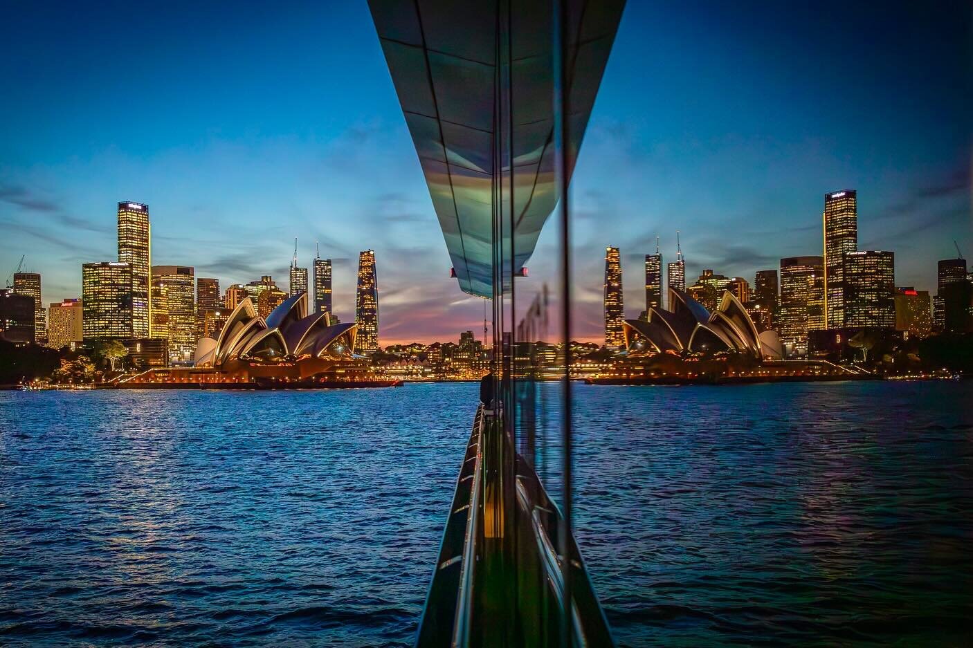 An afternoon boat cruise on the Sydney Harbour! Such a gorgeous backdrop and #venue for an international industry conference welcome reception event! 🥂☀️🛥️
#professionalphotographer&nbsp;#eventphotography #photographeratlarge #events #corporateeven