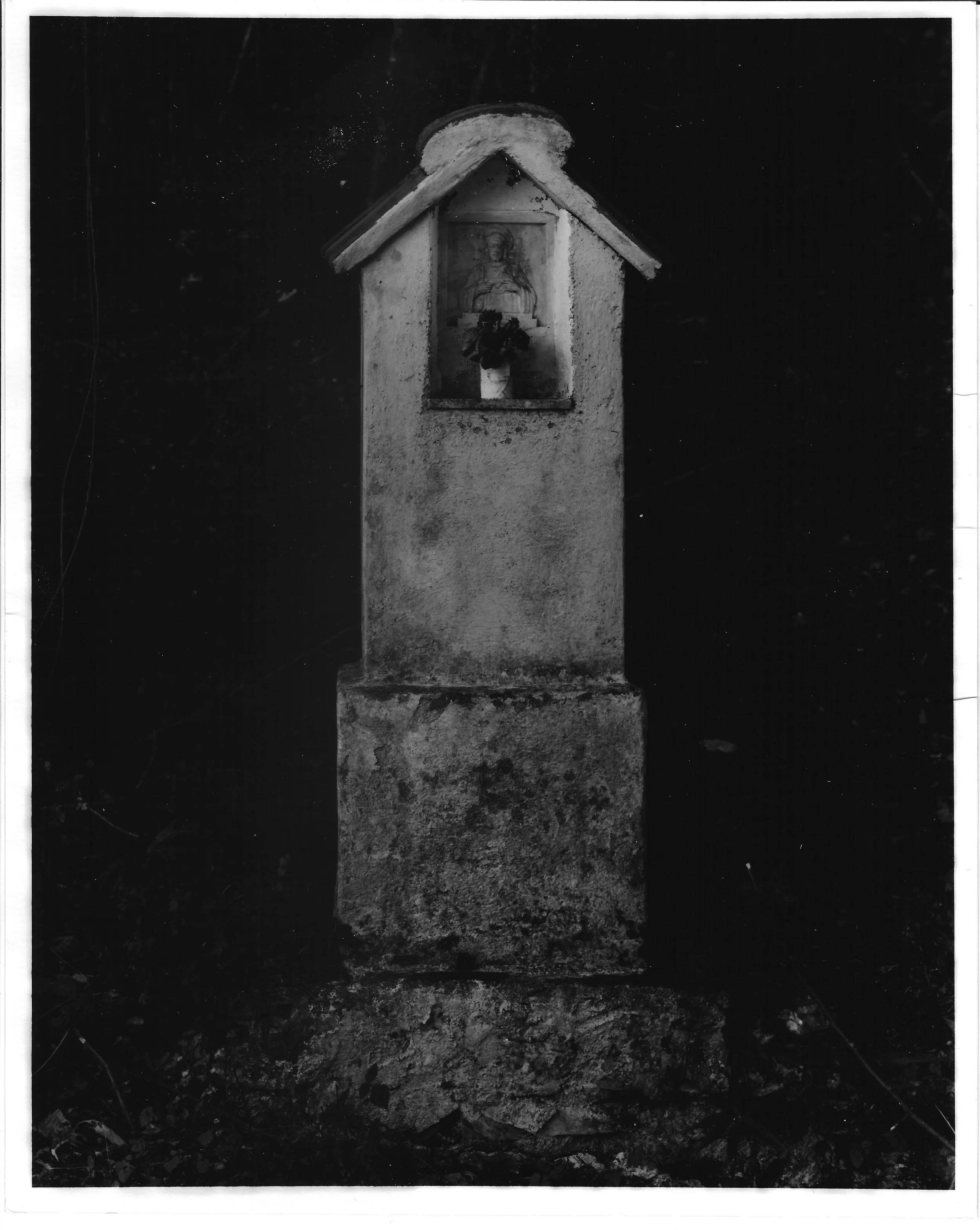 Renato Tonelli
Pontremoli, Tuscany / New York

Renato Tonelli is a self-taught photographer working primarily with black-and-white film, producing silver gelatin prints in his own darkroom. His subjects range from jazz and blues musicians to rural Tu