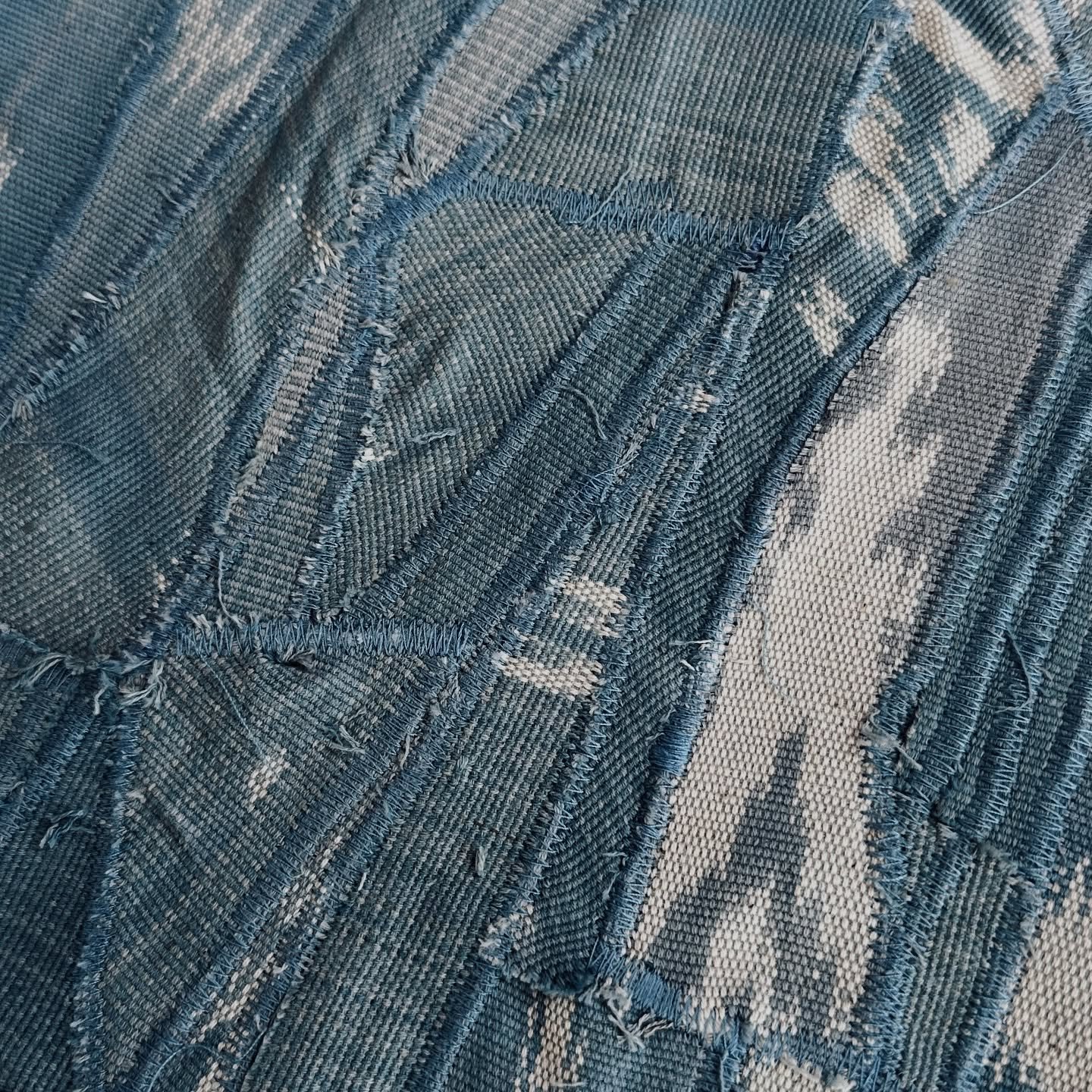 The beauty of the mended 🧵

Who said imperfection cannot be perfection?

At the hun we believe that unique and handmade pieces will last longer for one dimole reason: they tell a story 💚