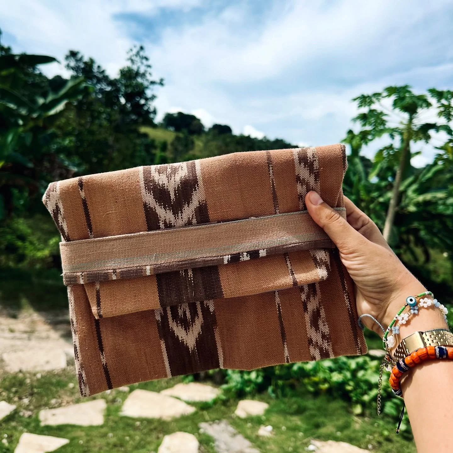 Looking for a small but statement pouch? This new design, made from 100% Karaja ikat, might be the fit for you 🩵

Find it in our new store when you visit Sumba, or DM us for more info 📧