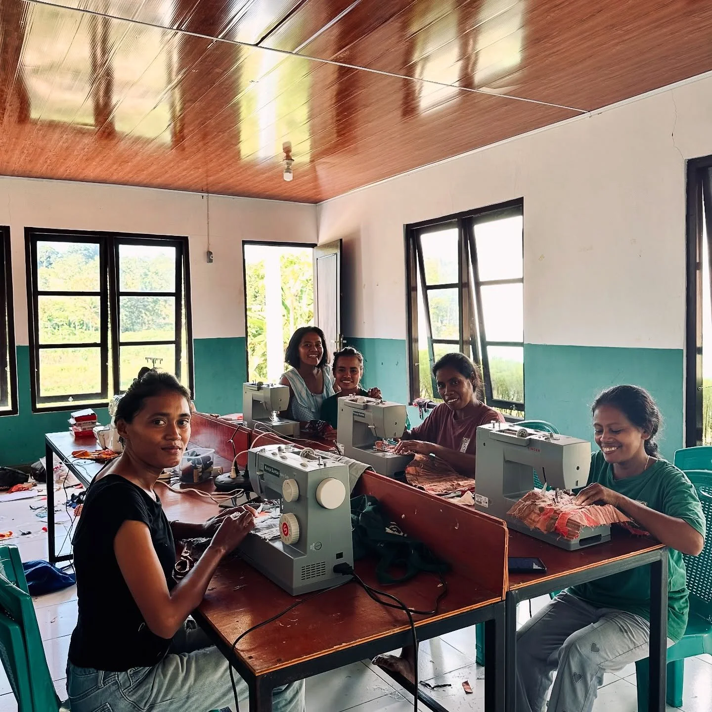 A sneak peak behind the scenes of our very humble sewing workshop 🌸

Besides some tables and a few machines, our sewing workshop comes to live thanks to our wonderful seamstresses who learn, one project at a time, how to reinvent fabric leftovers 🌀
