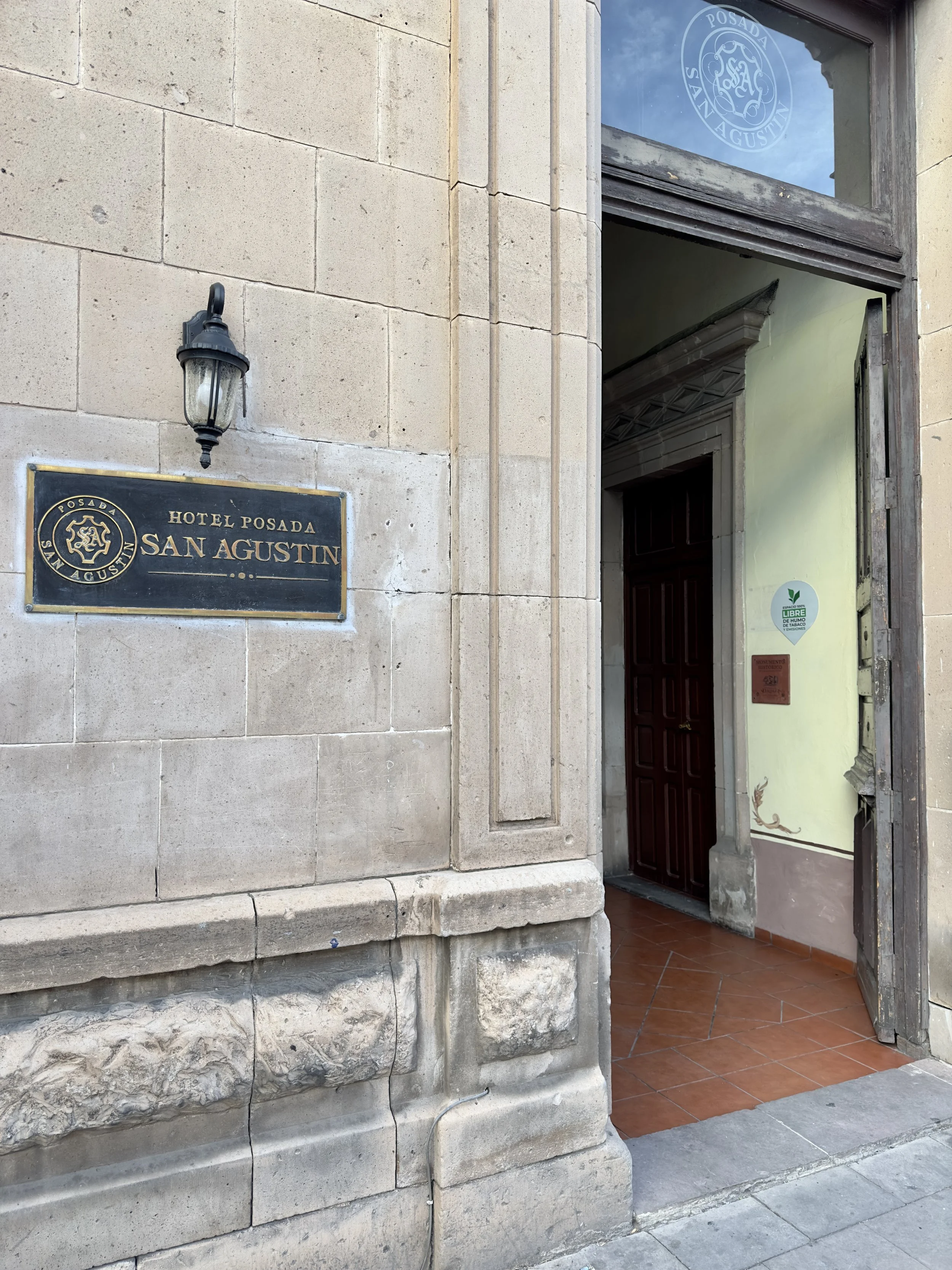 the hotel entrance, drive right in