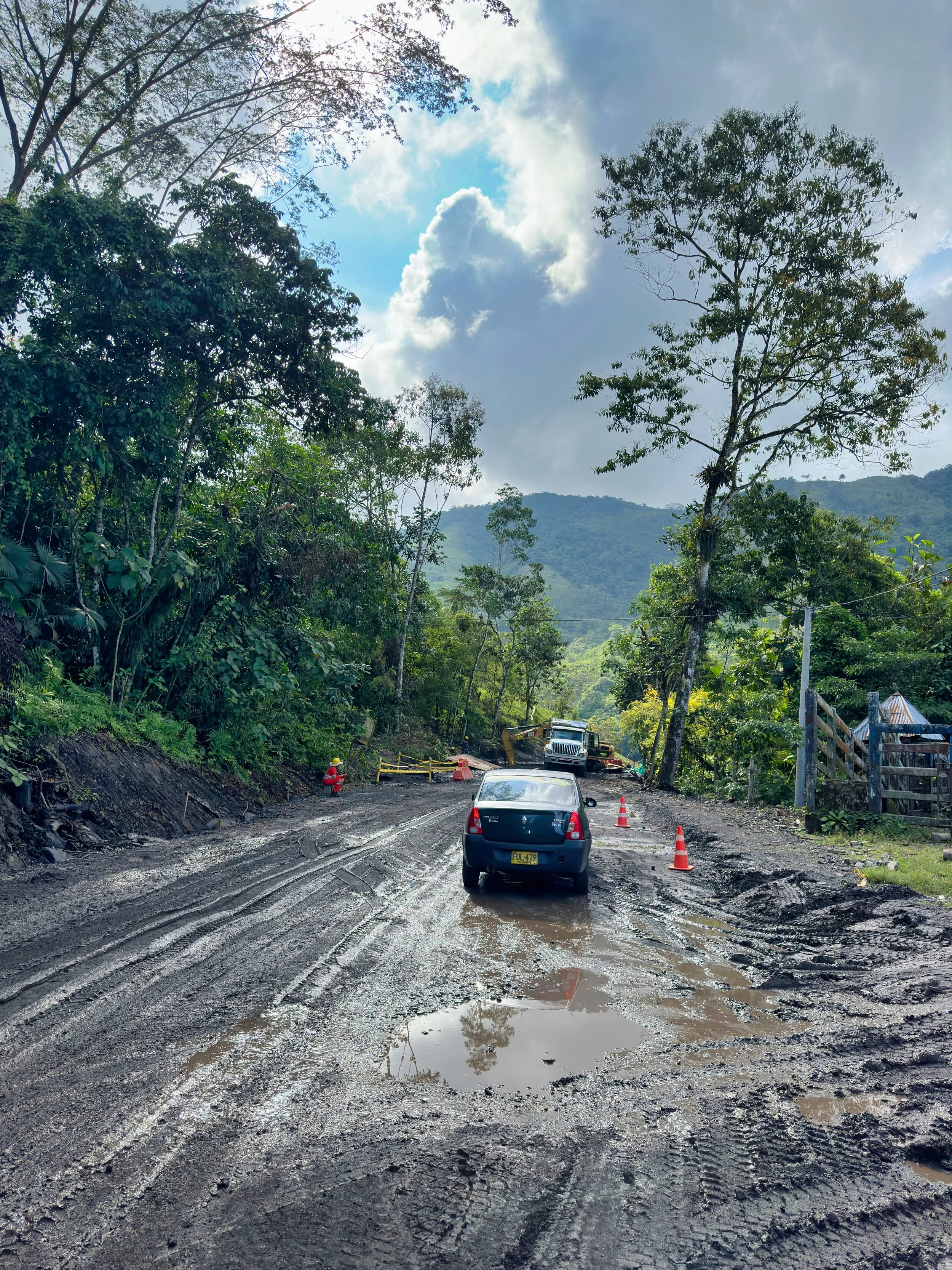 road construction and start of 200 km dirt section (I don't know it yet at this point)