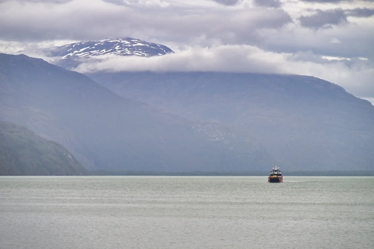  Here comes the ferry.