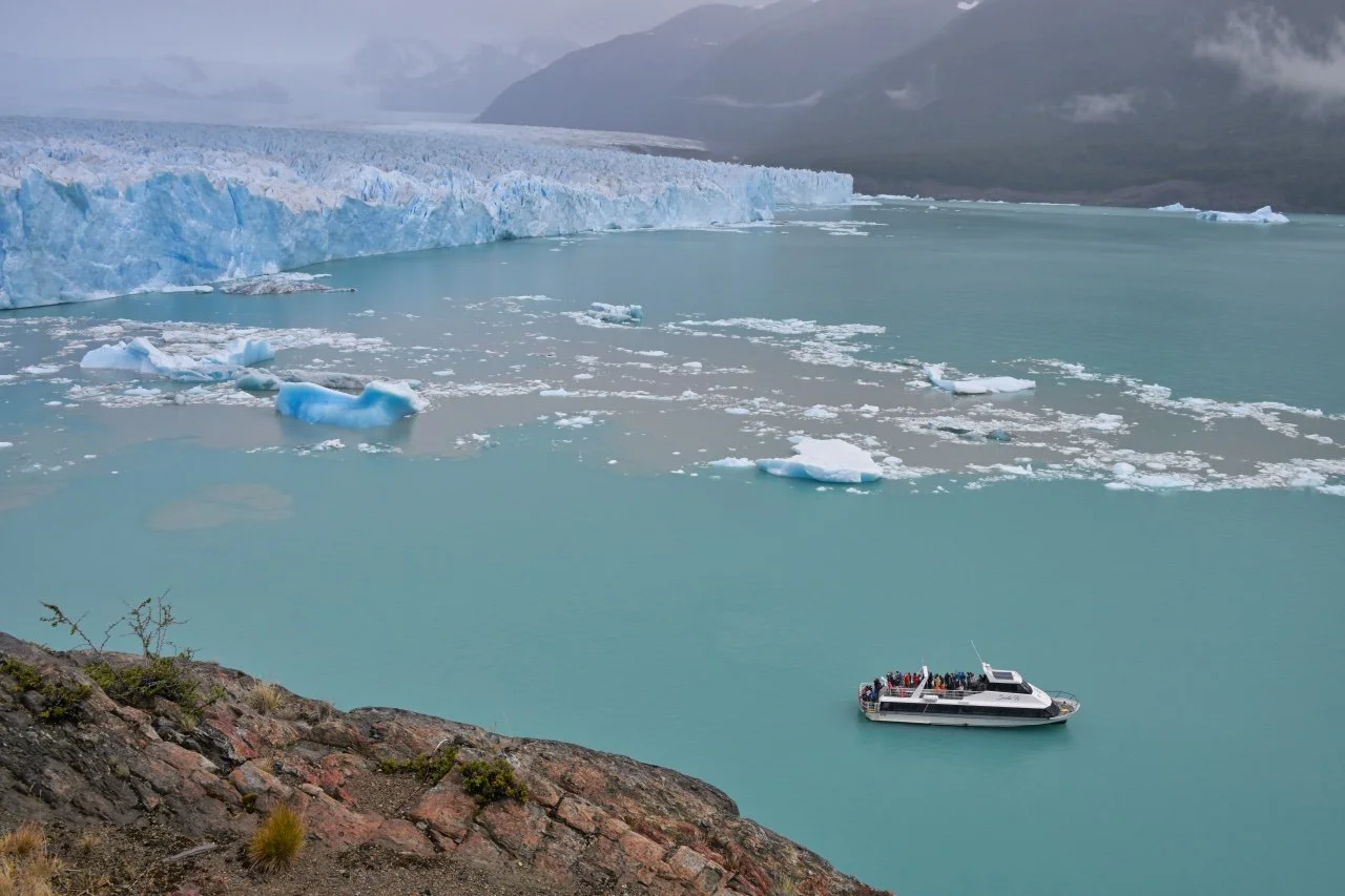 the boat stays at least 200 m from the glacier