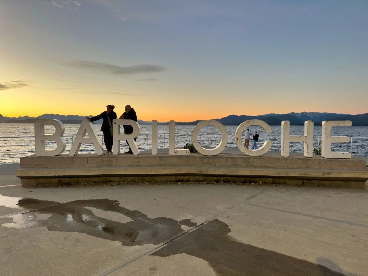  people were standing in the lineup to take picture here