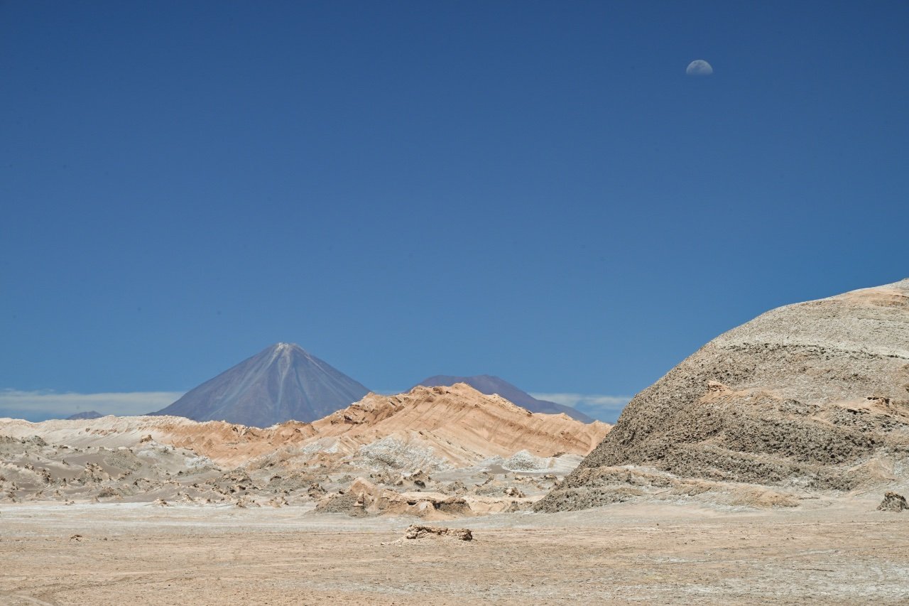  The moon is coming up